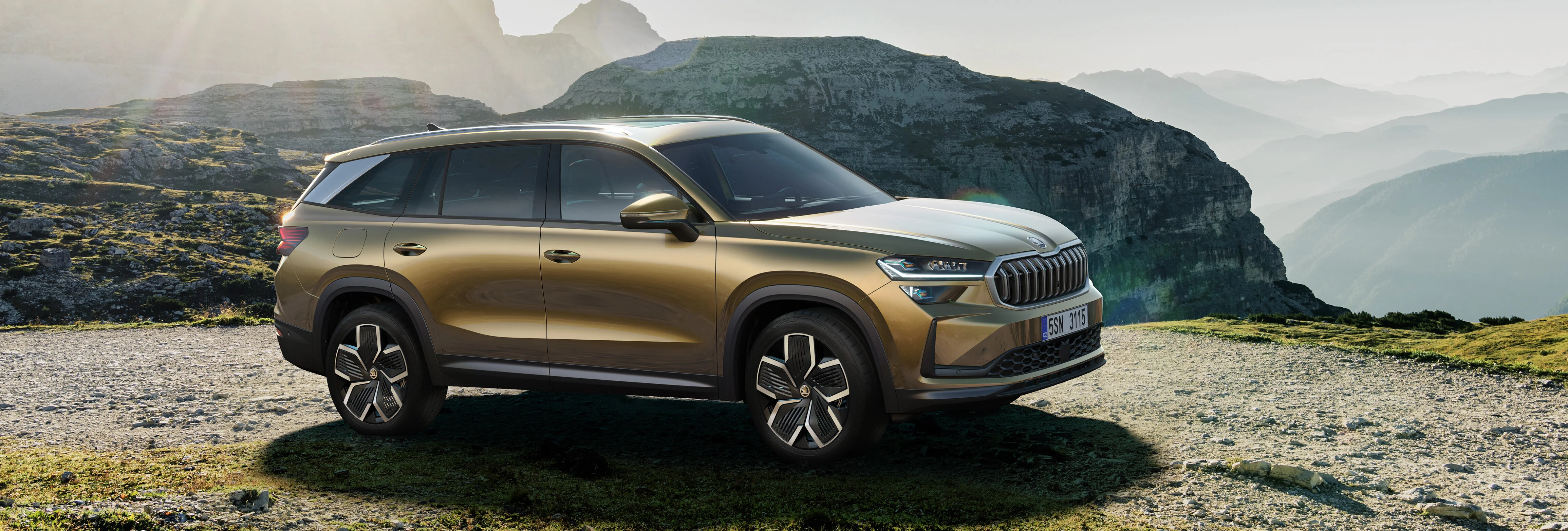 Der Skoda Kodiak im Gebirge - sein Exterior in der Seitenansicht