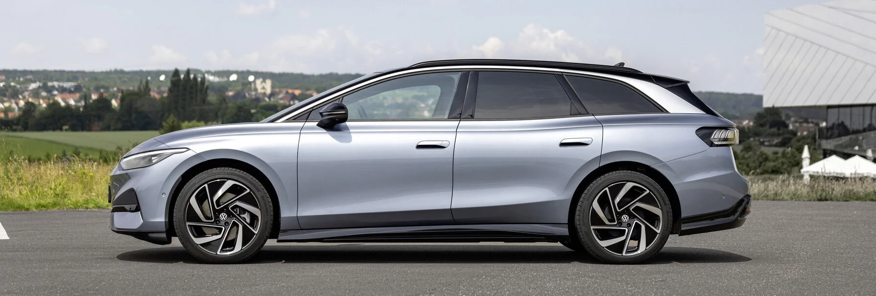 In der Seitenansicht: das Exterior des VW Tourer ID 7