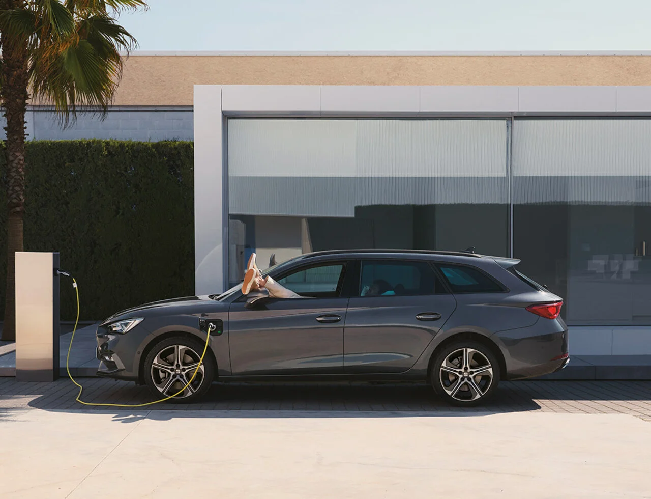 Leon Sportstourer Road Edition 1.5 e-HYBRID