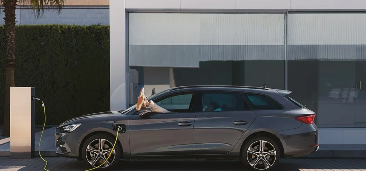 Leon Sportstourer Road Edition 1.5 e-HYBRID