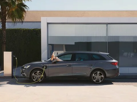 Leon Sportstourer Road Edition 1.5 e-HYBRID