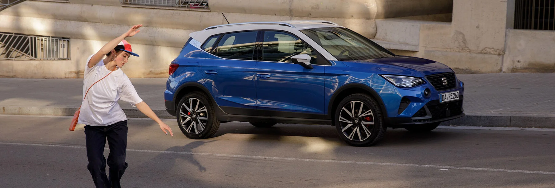 Das Exterior des Seat Arona in der Seiten- und Frontansicht