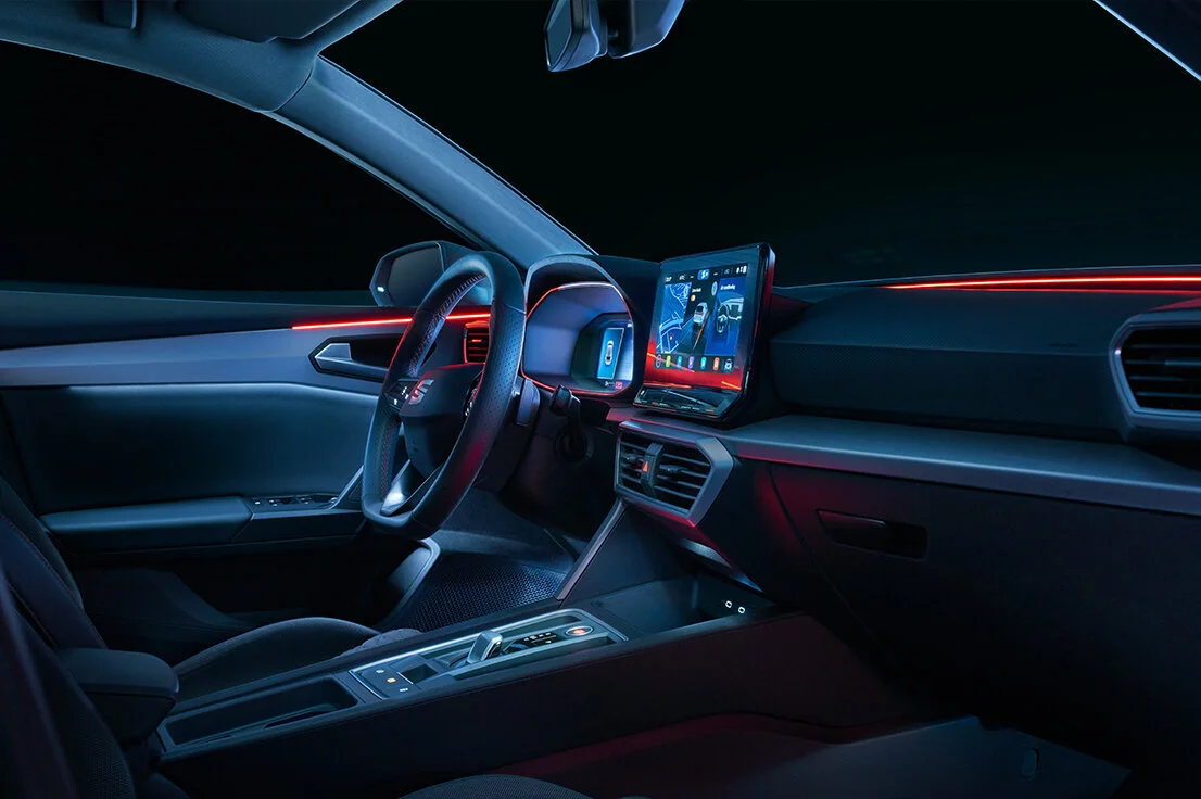 Blick in das Interior des Leon: Cockpit, Lenkrad und Infotainment