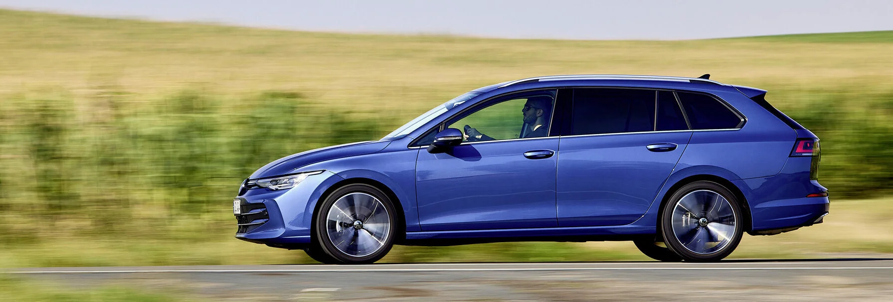 Seitenaufnahme: das Exterior des Volkswagen Golf Variant