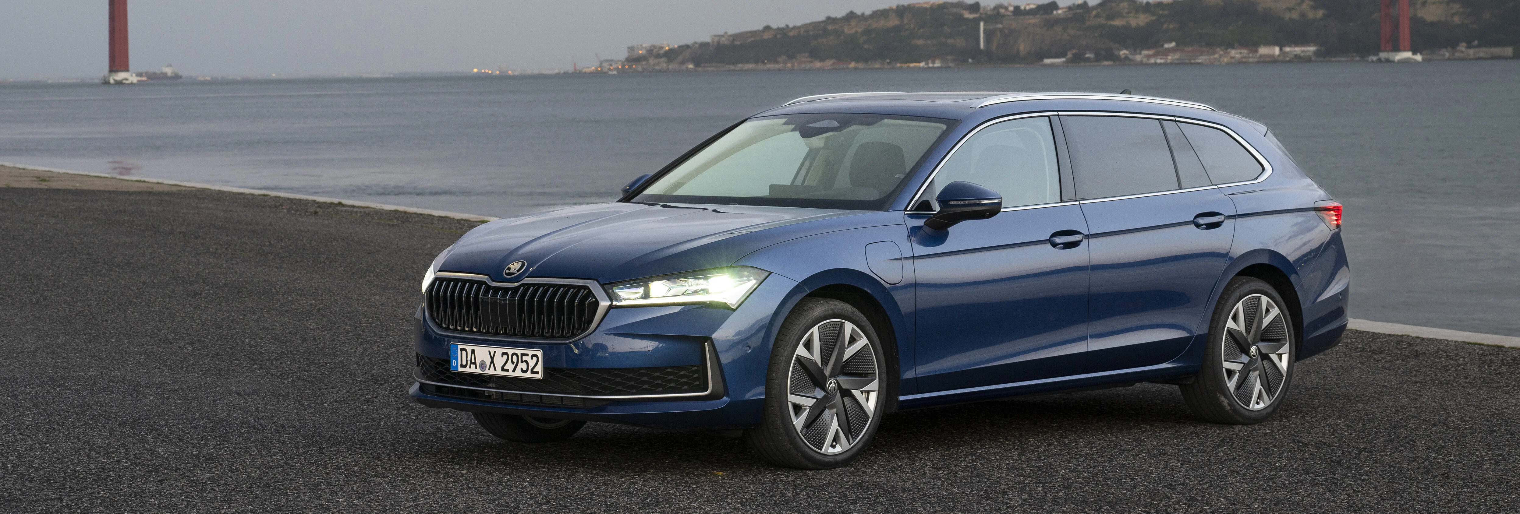 Das Exterior des hybriden Skoda Superb iV