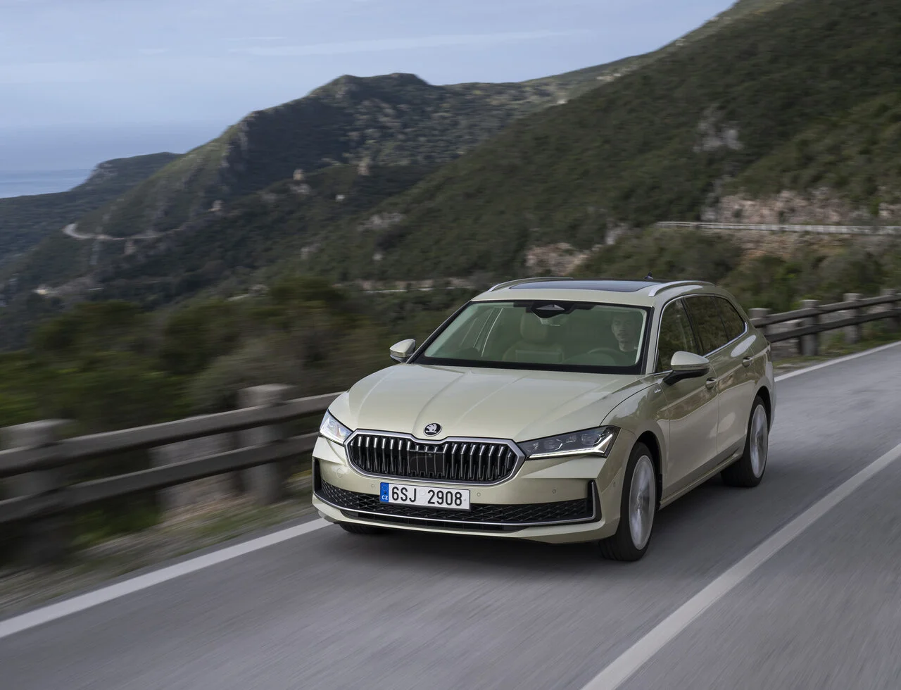 Skoda Superb Combi Essence 1.5 TSI mHEV