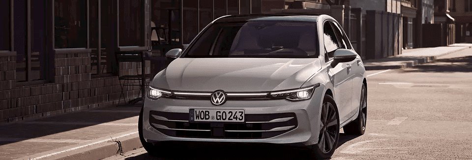Das Exterior des Volkswagen Golf in der Frontansicht.