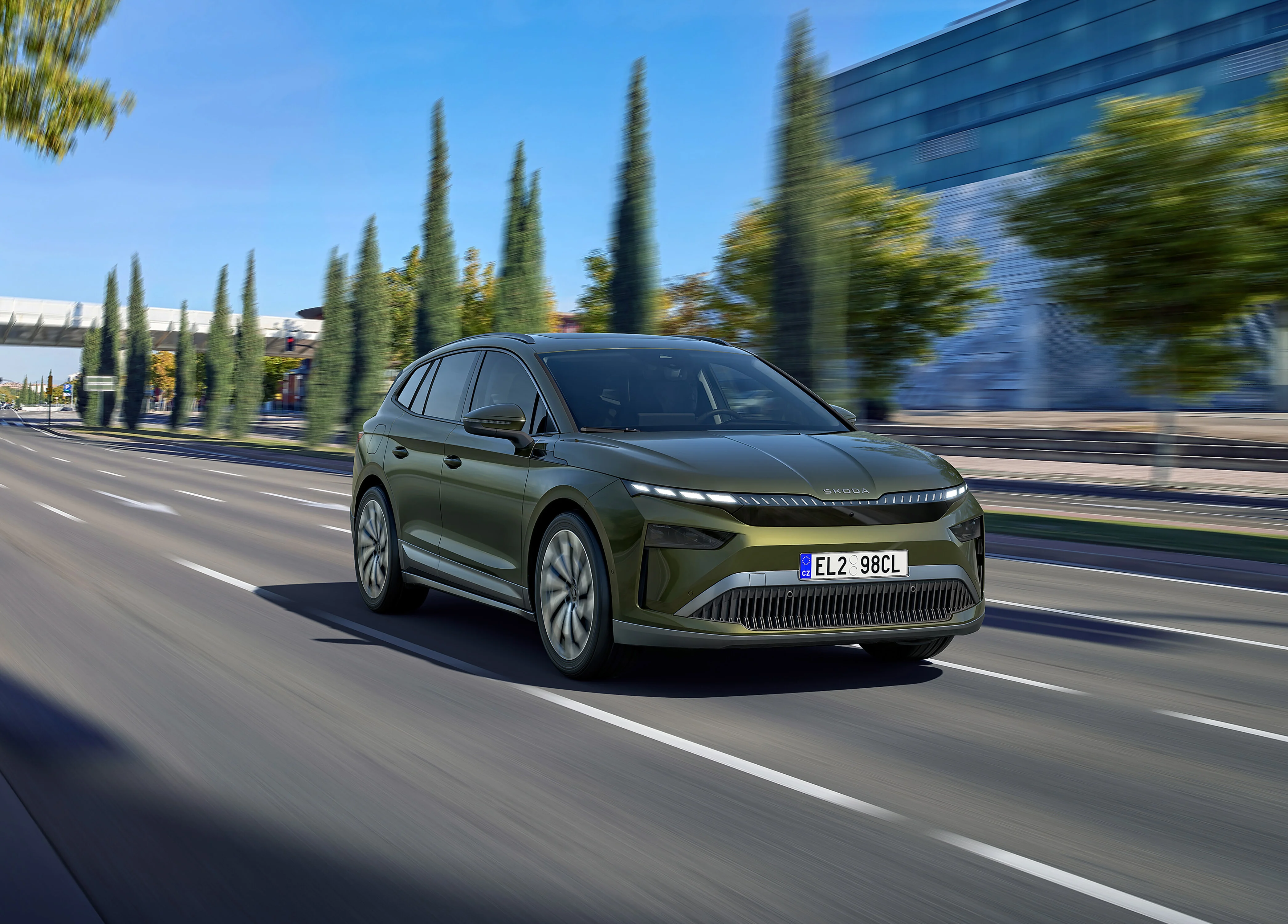 Das Exterior - der Skoda Enyaq auf der Straße