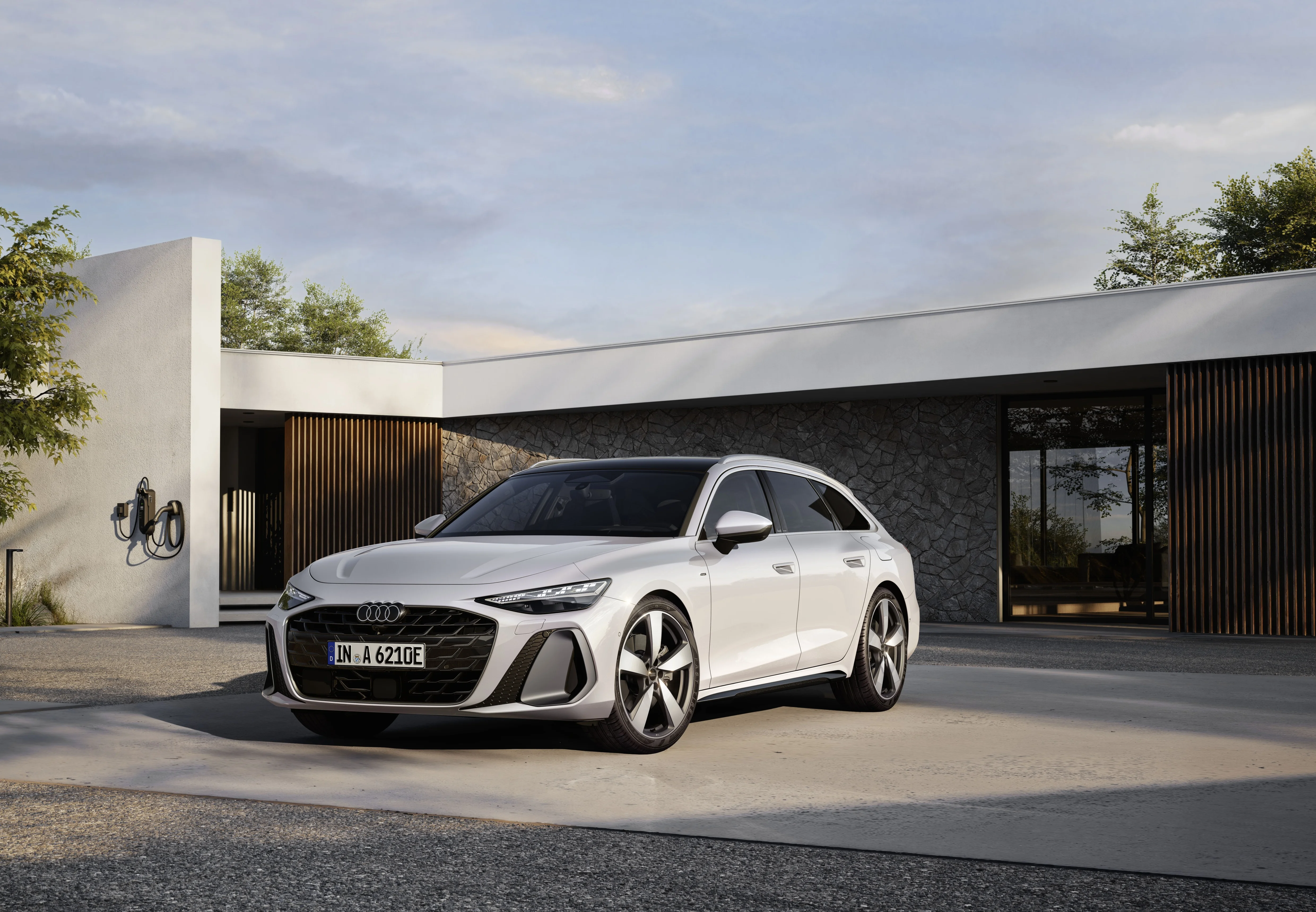 Frontansicht auf das Exterior des neuen Audi A6 e-hybrid