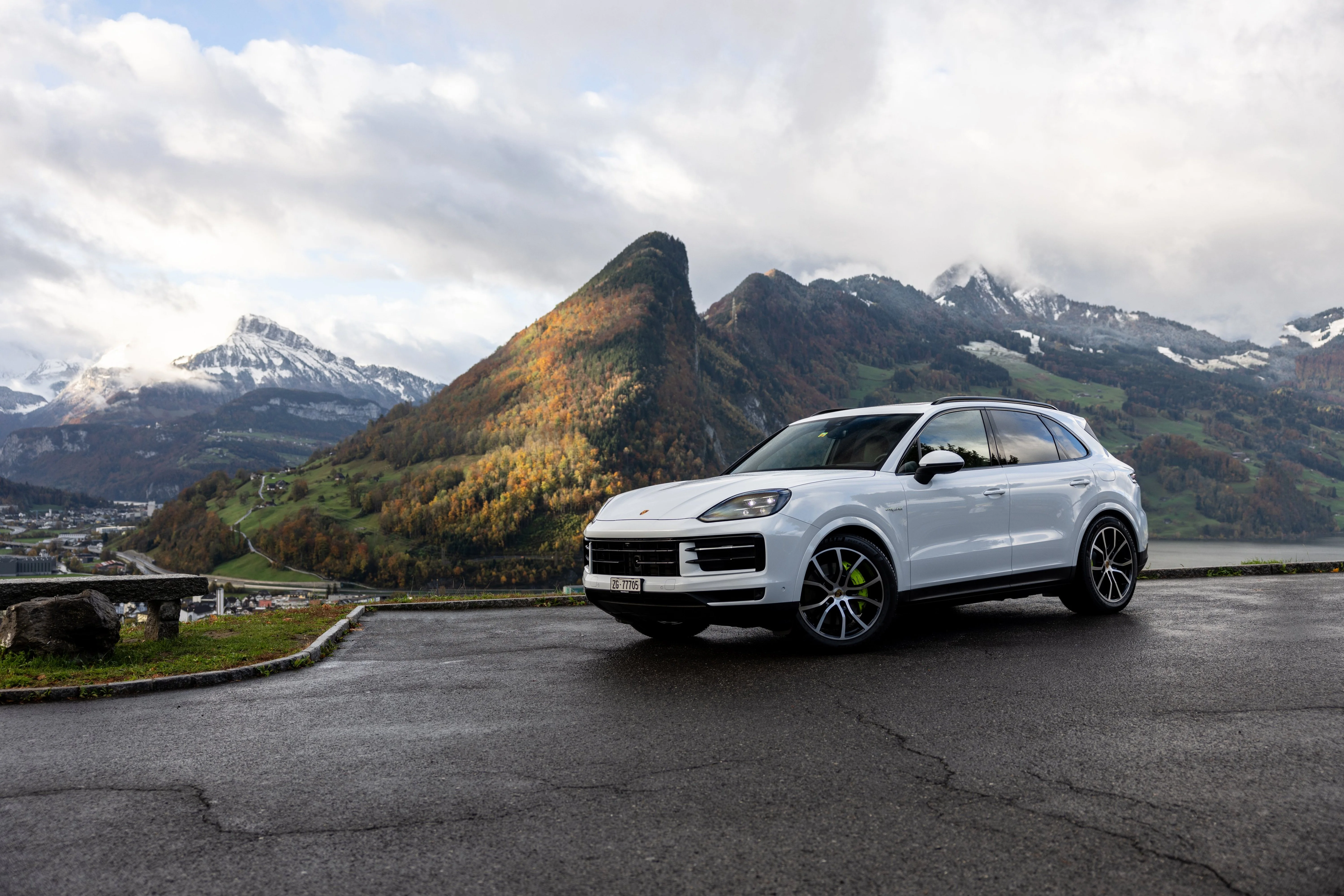 Der Porsche Cayenne E-Hybrid in der Außenansicht.