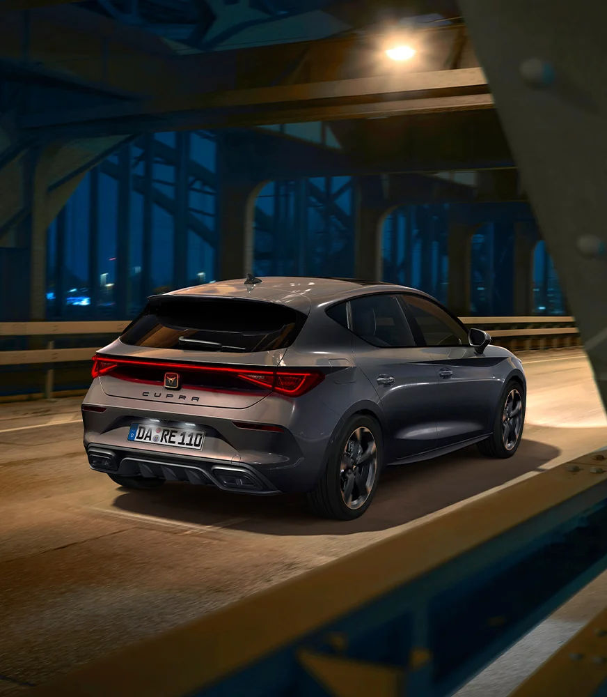 Die Heckansicht des CUPRA Leon.