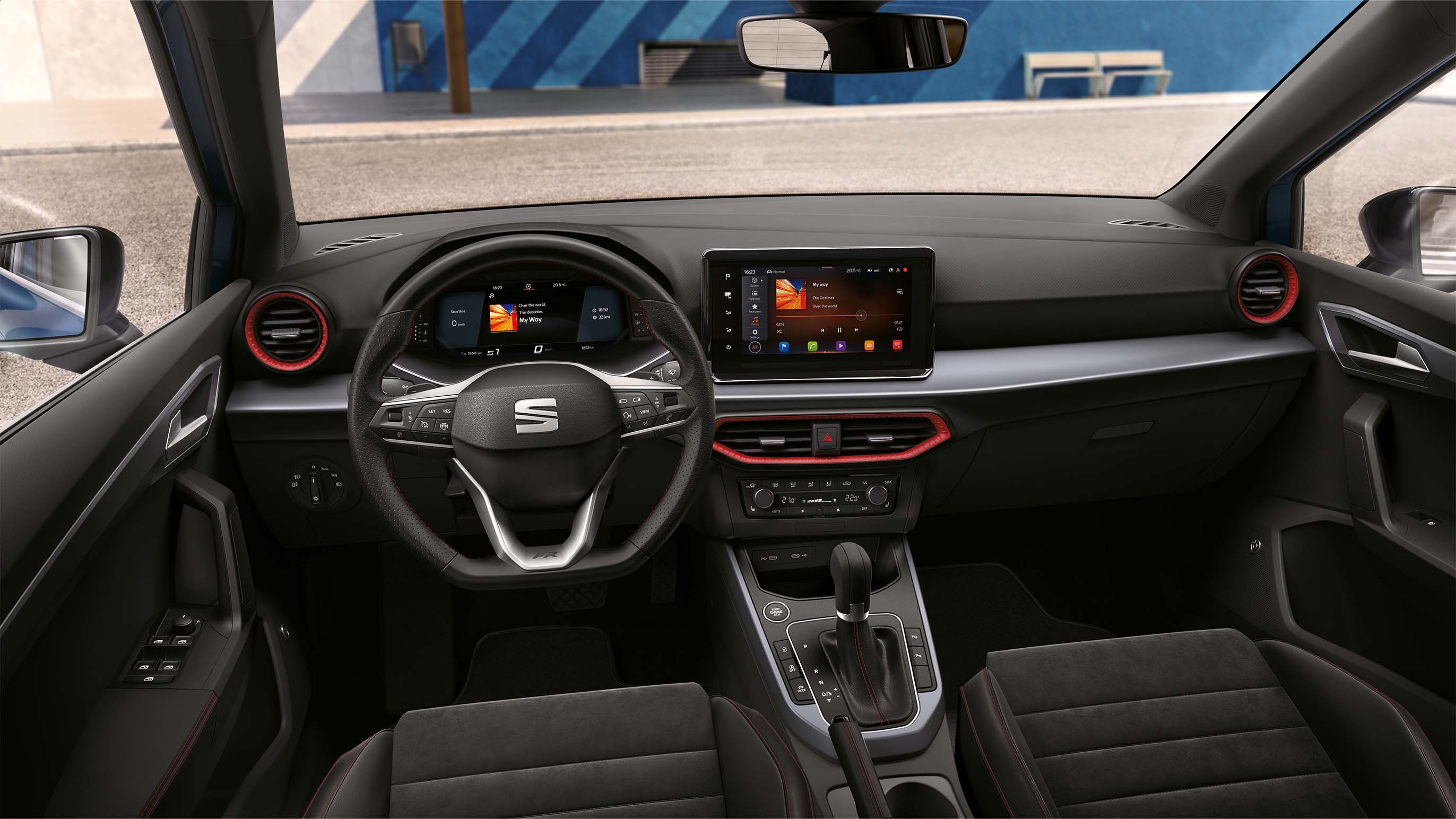 Blick in das Interior des Arona: Cockpit, Lenkrad und Infotainment