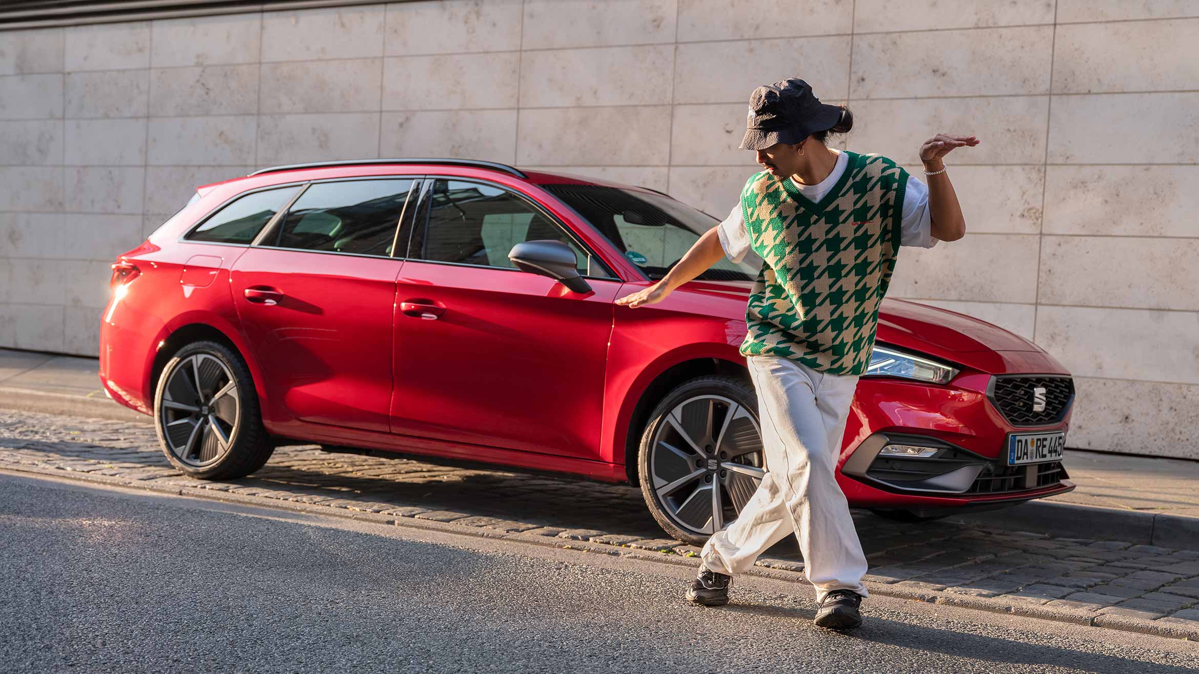 Blick auf das Exterior des Seat Leon Sportstourer in roter Lackierung