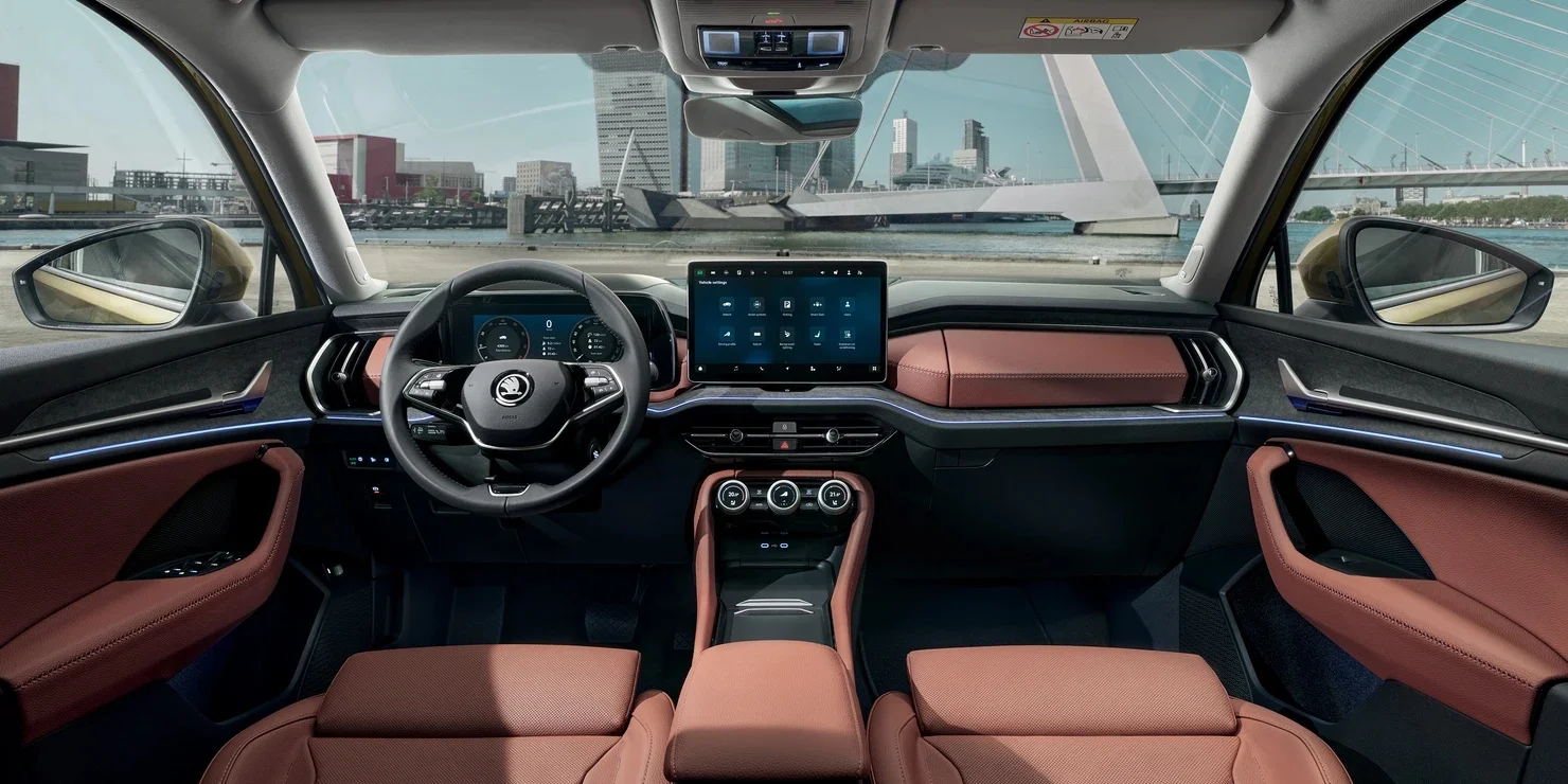Blick in das Cockpit des Kodiaq mit digitalen Displays