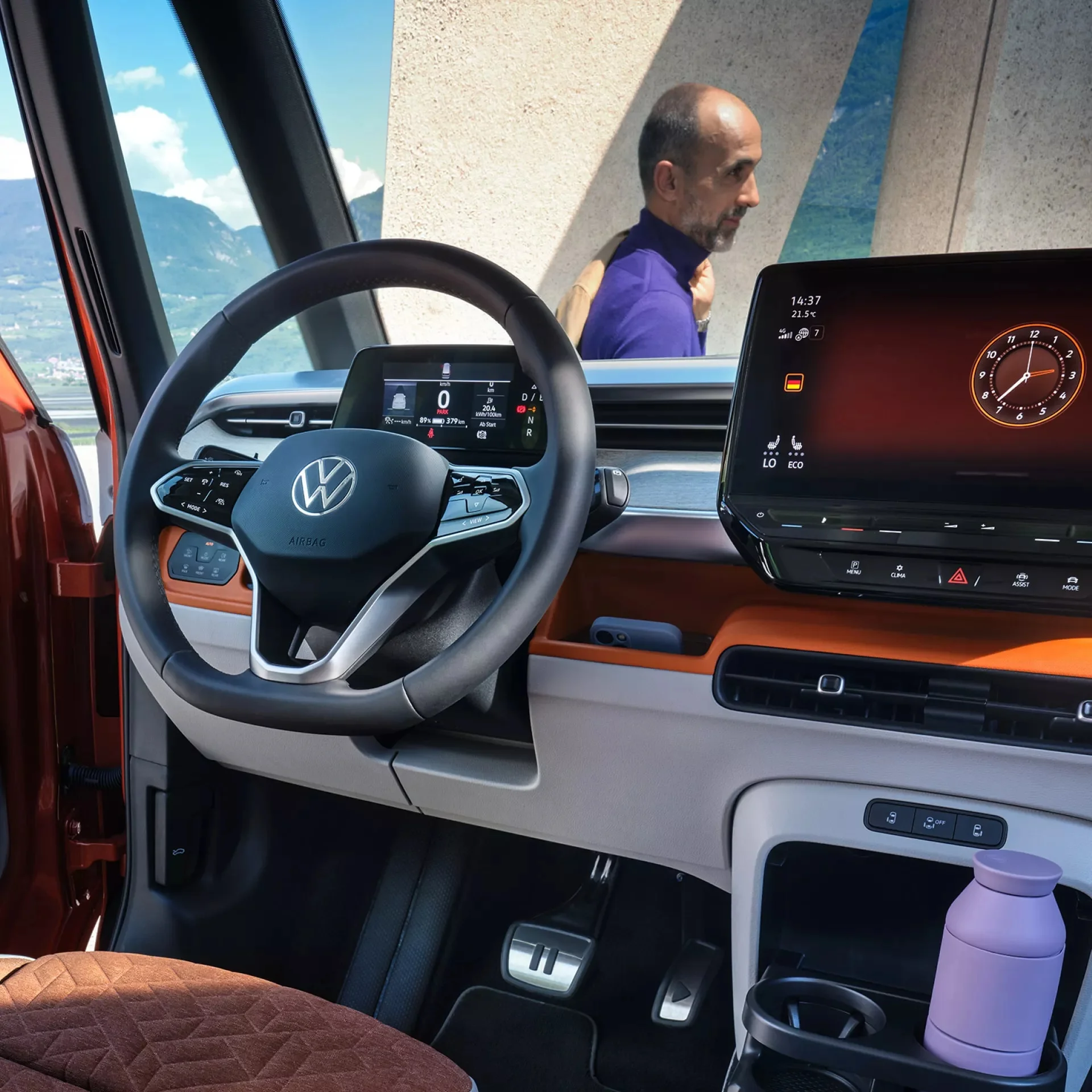 Sicht auf das Cockpit des VW ID. Buzz Pro.