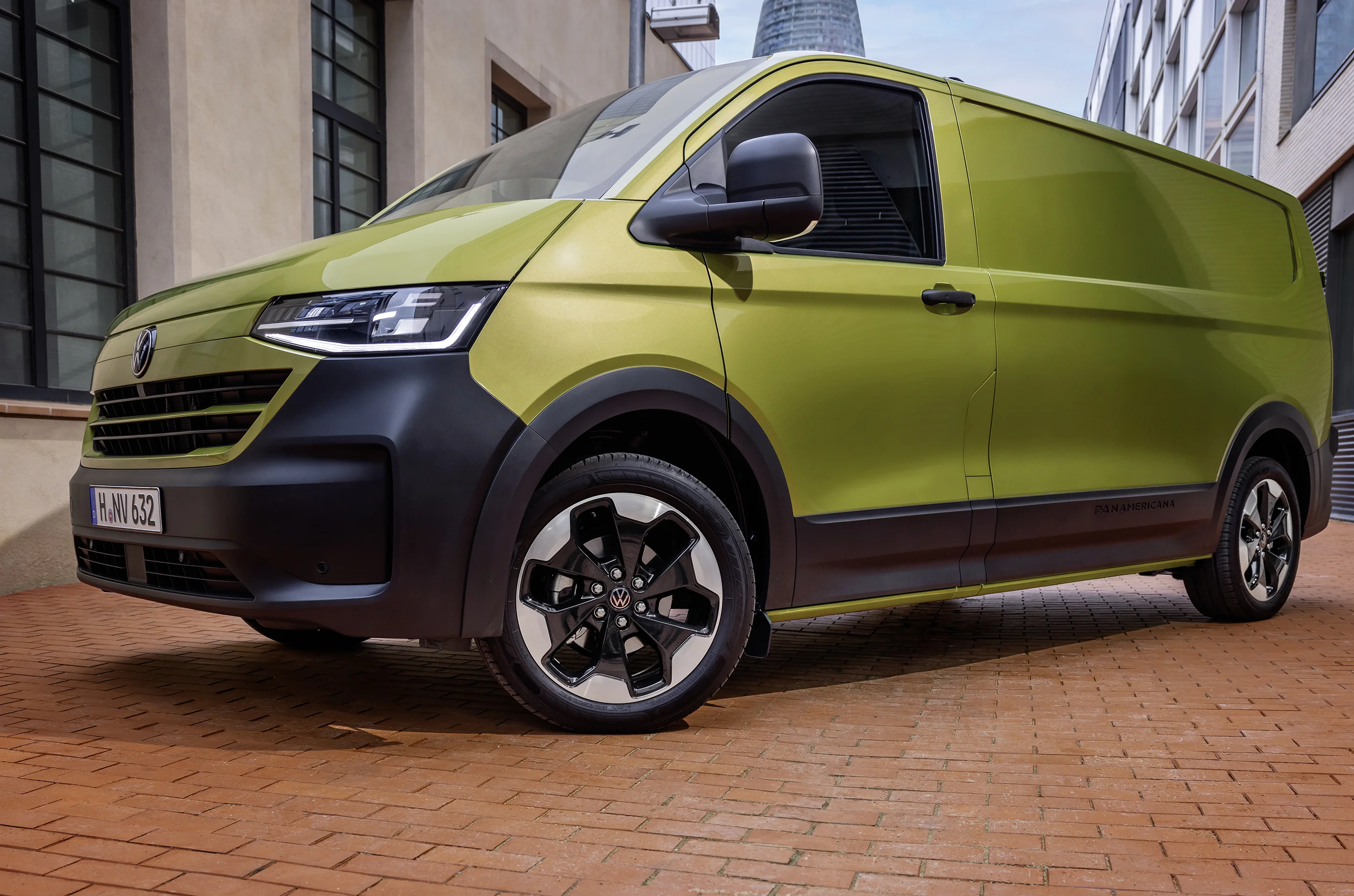 Der new VW Transporter in der Seitenansicht.