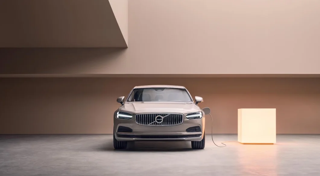 Die Frontansicht des Volvo S90.