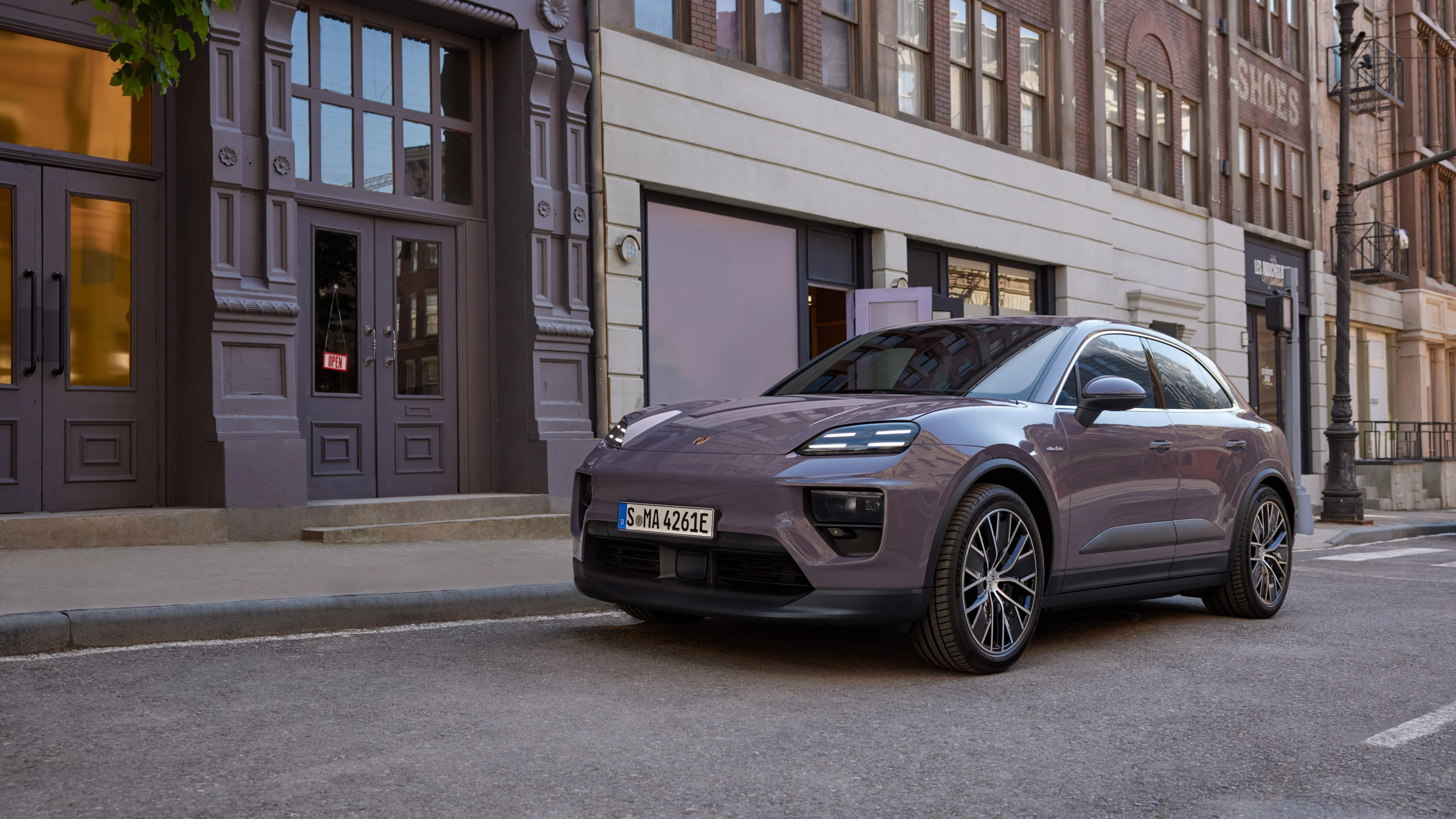 Der Porsche Macan 4 in der Frontansicht. 