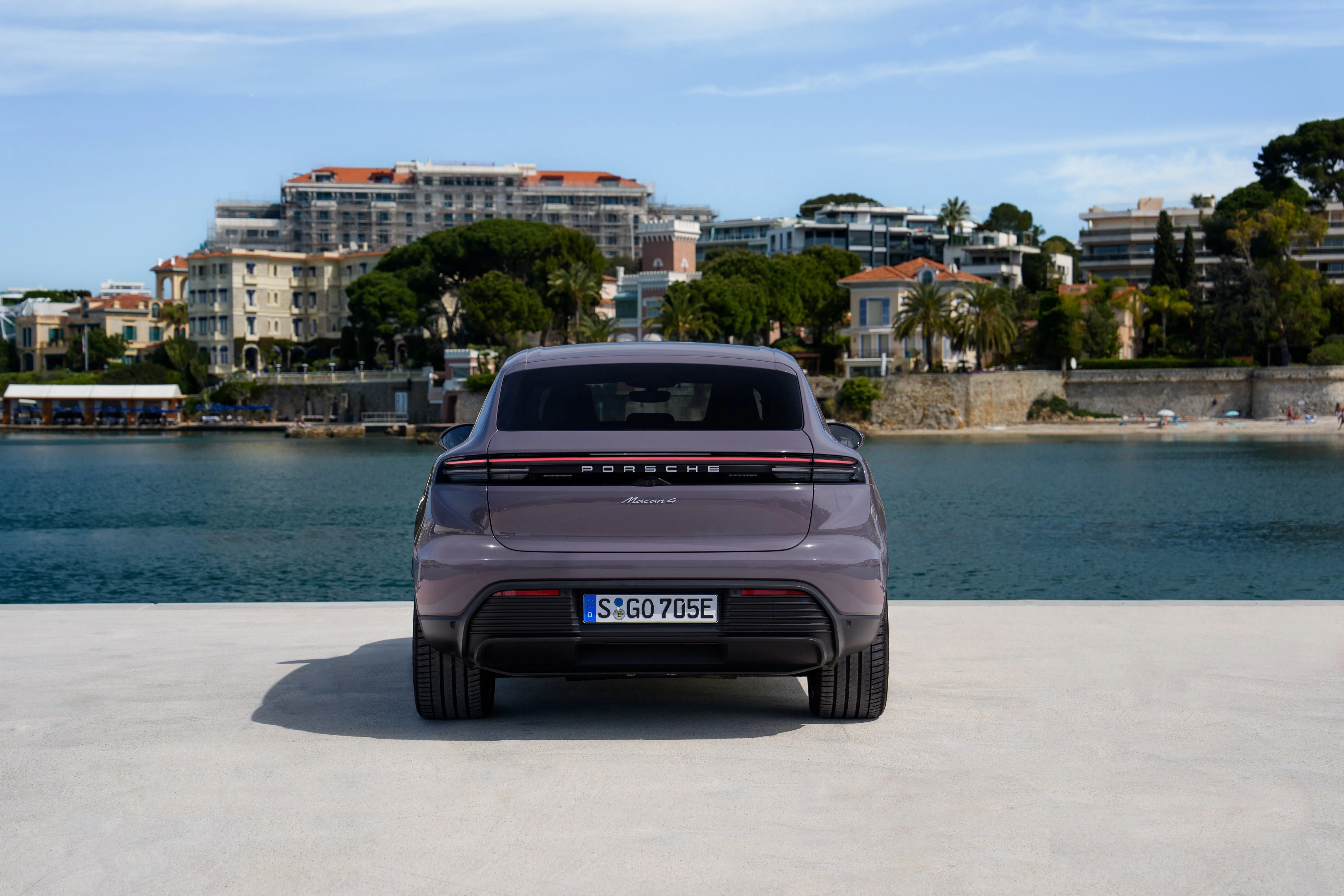Der Porsche Macan 4 in der Heckansicht.