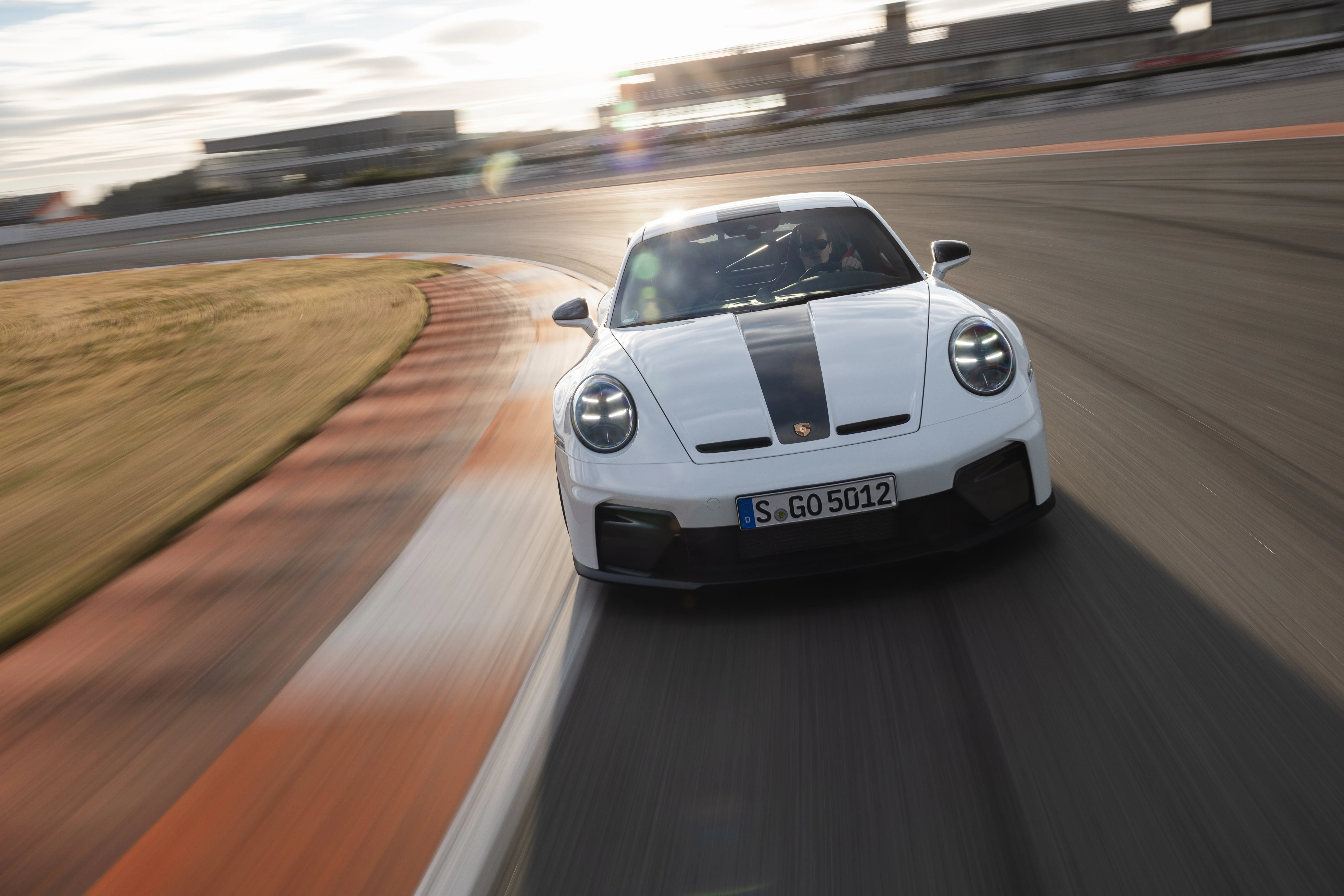 Frontansicht auf das Exterior des neuen Porsche 911 GT3.