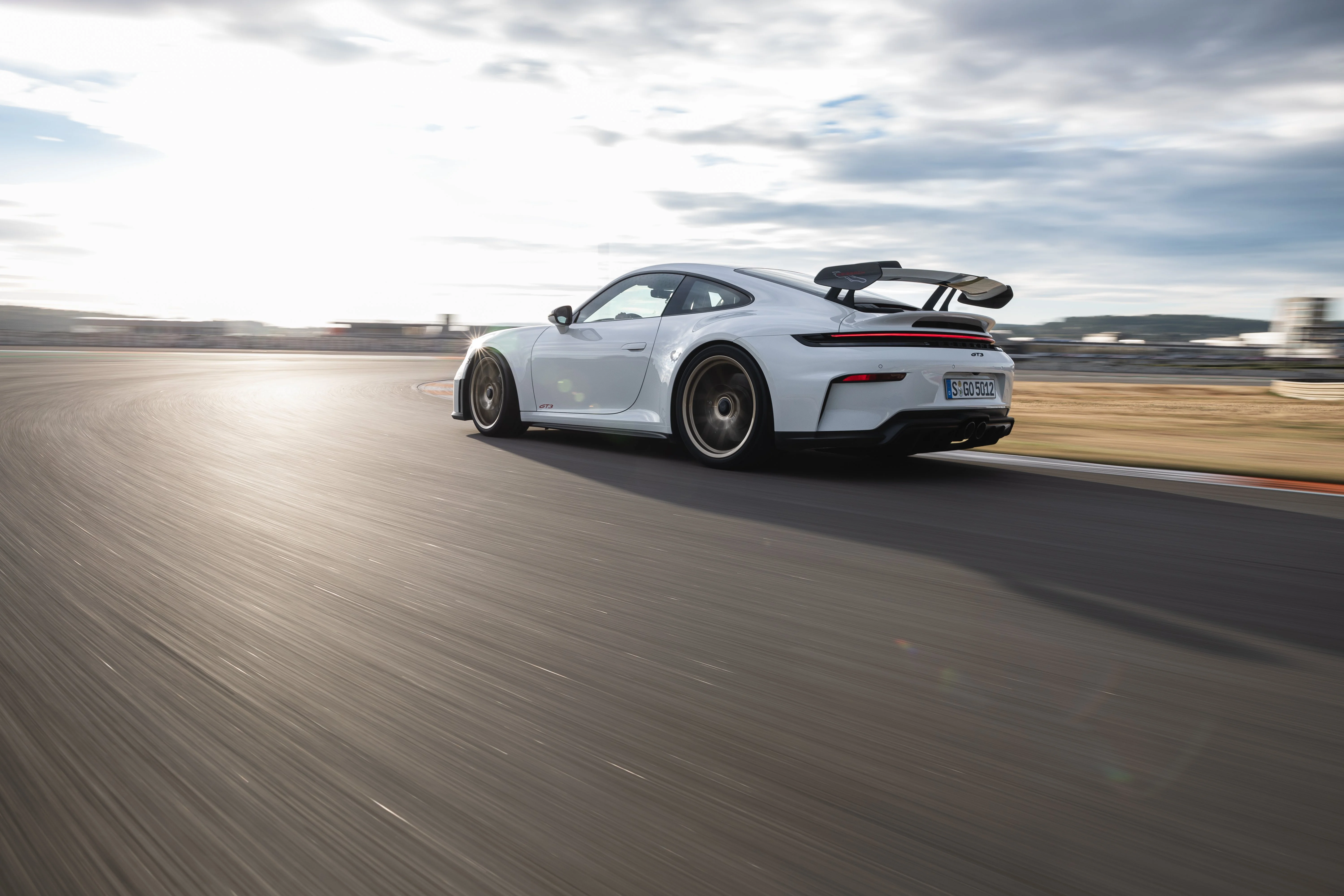Das Exterior des Porsche 911 GT3 aus der Seiten- und Heckansicht.