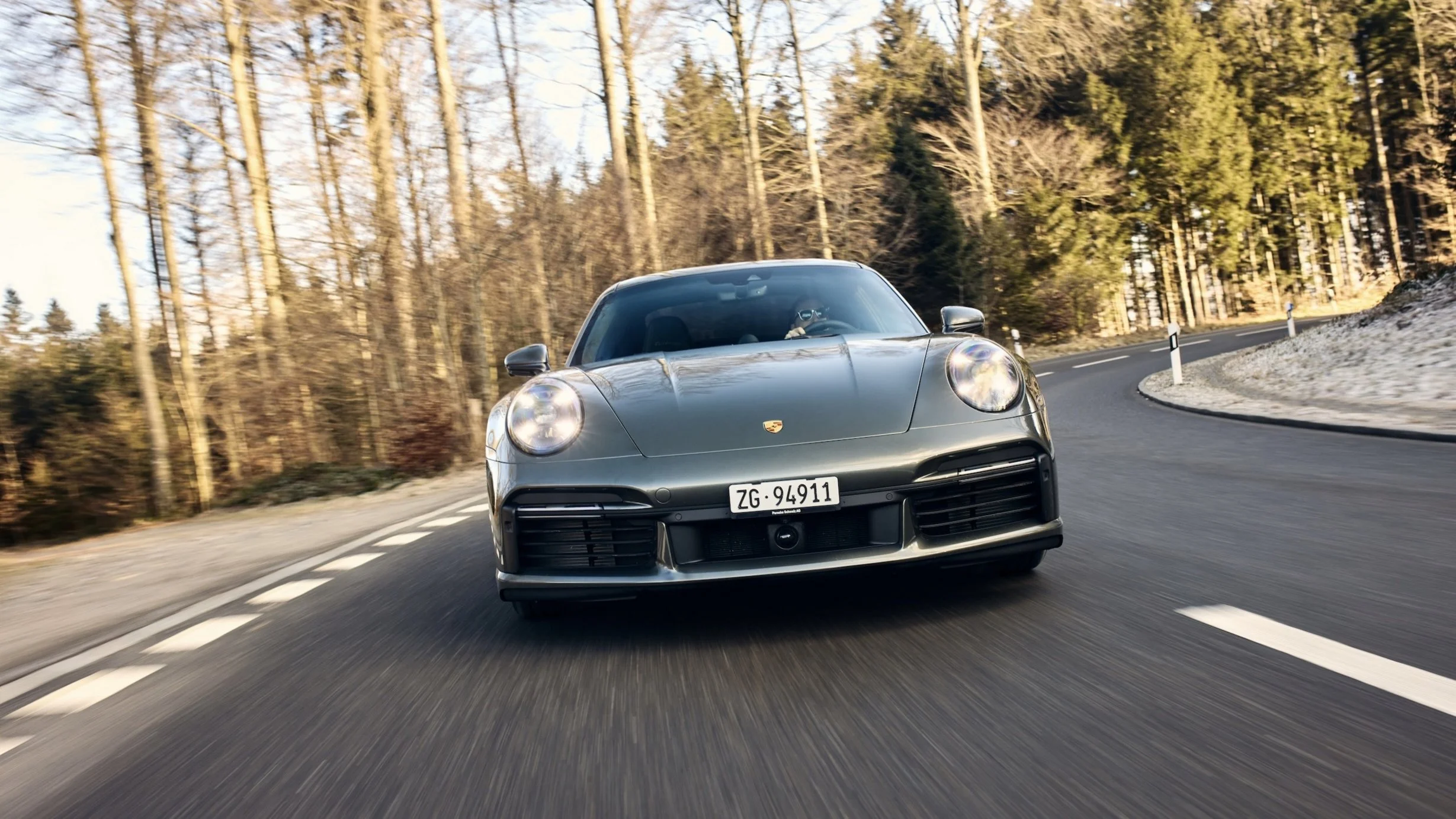 Frontansicht auf das Exterior des neuen Porsche 911 Turbo 50 Jahre.