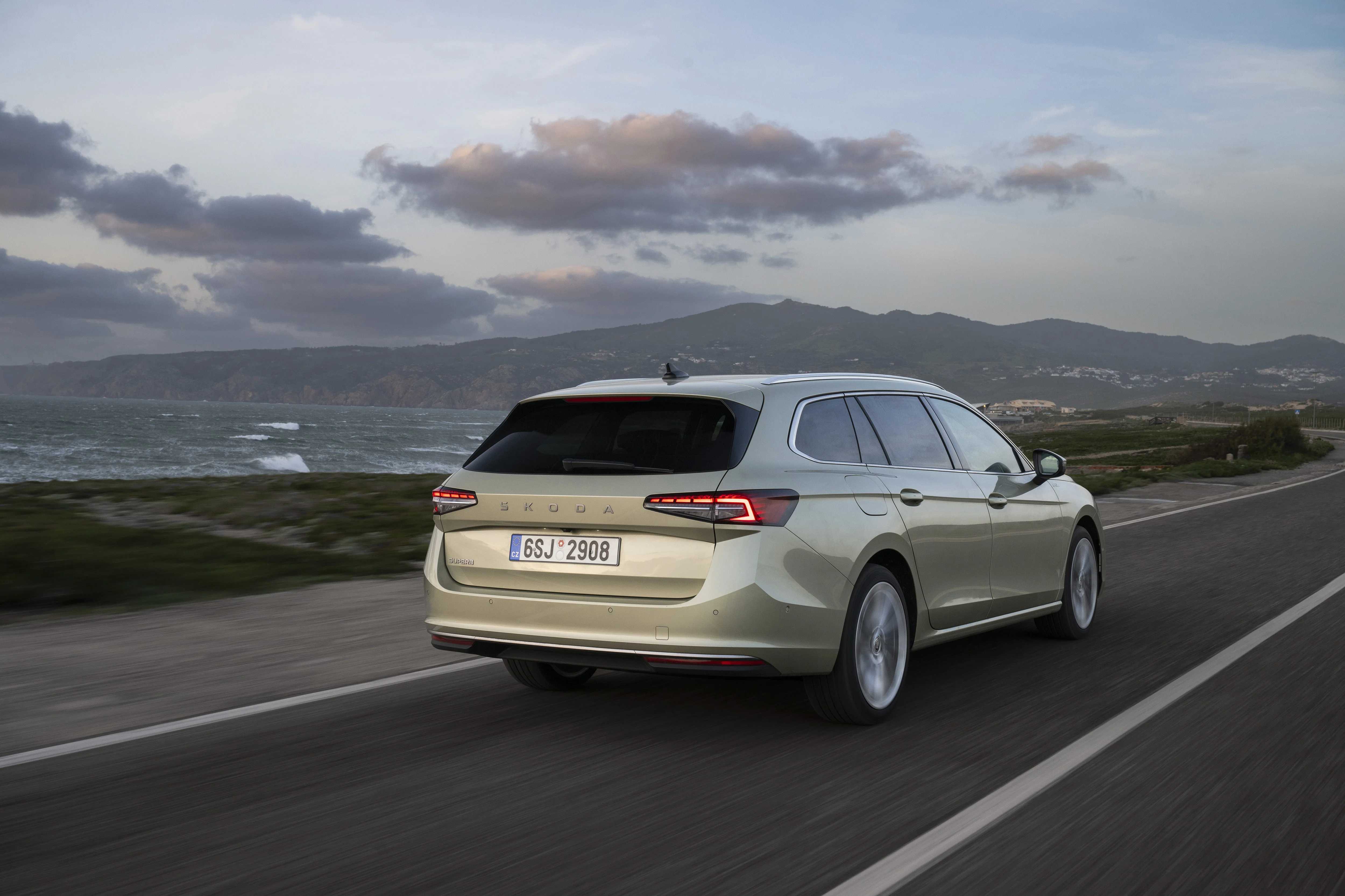Das Heck des Škoda Superb Combi.