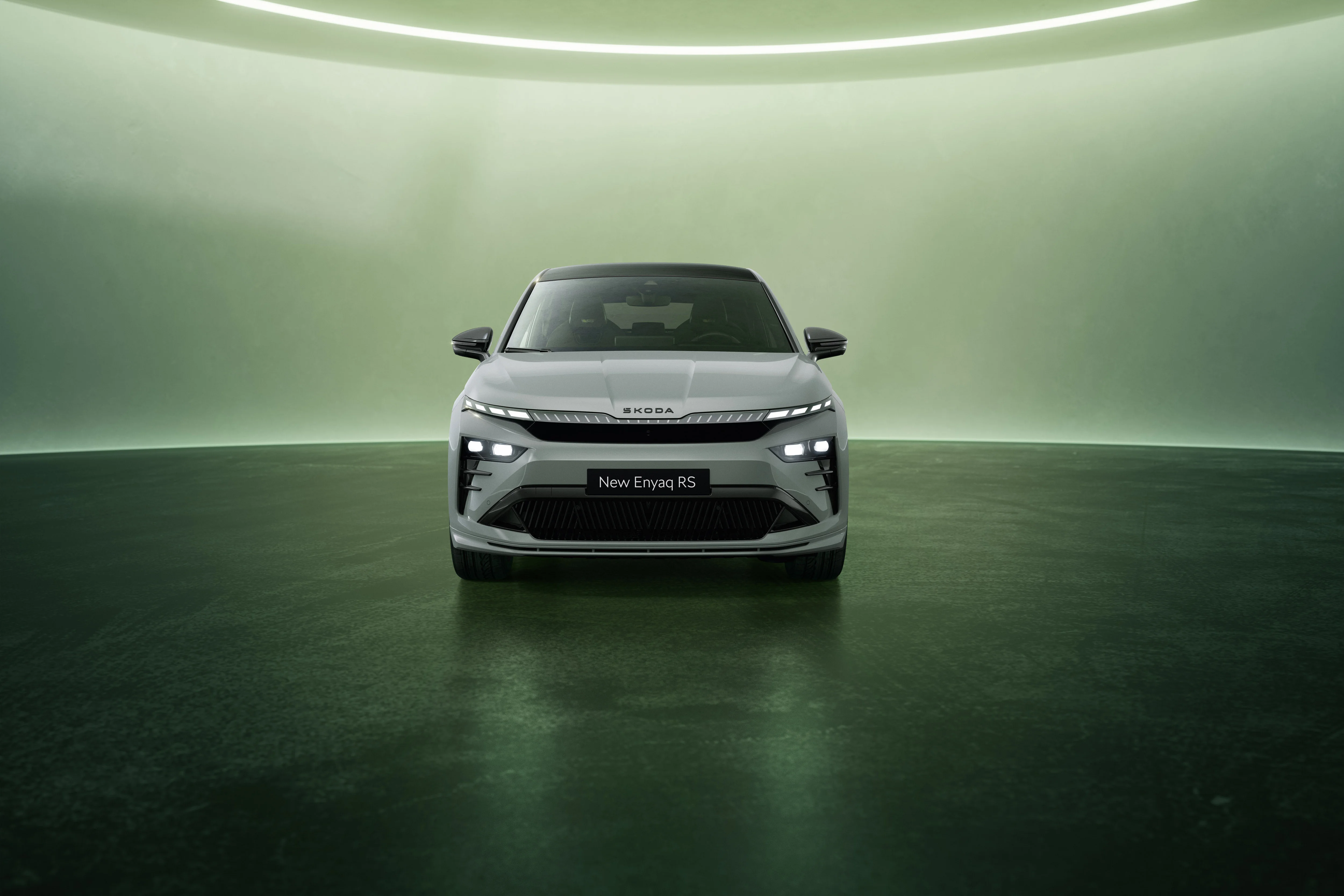 Die Frontansicht des neuen Škoda Enyaq Coupé RS.