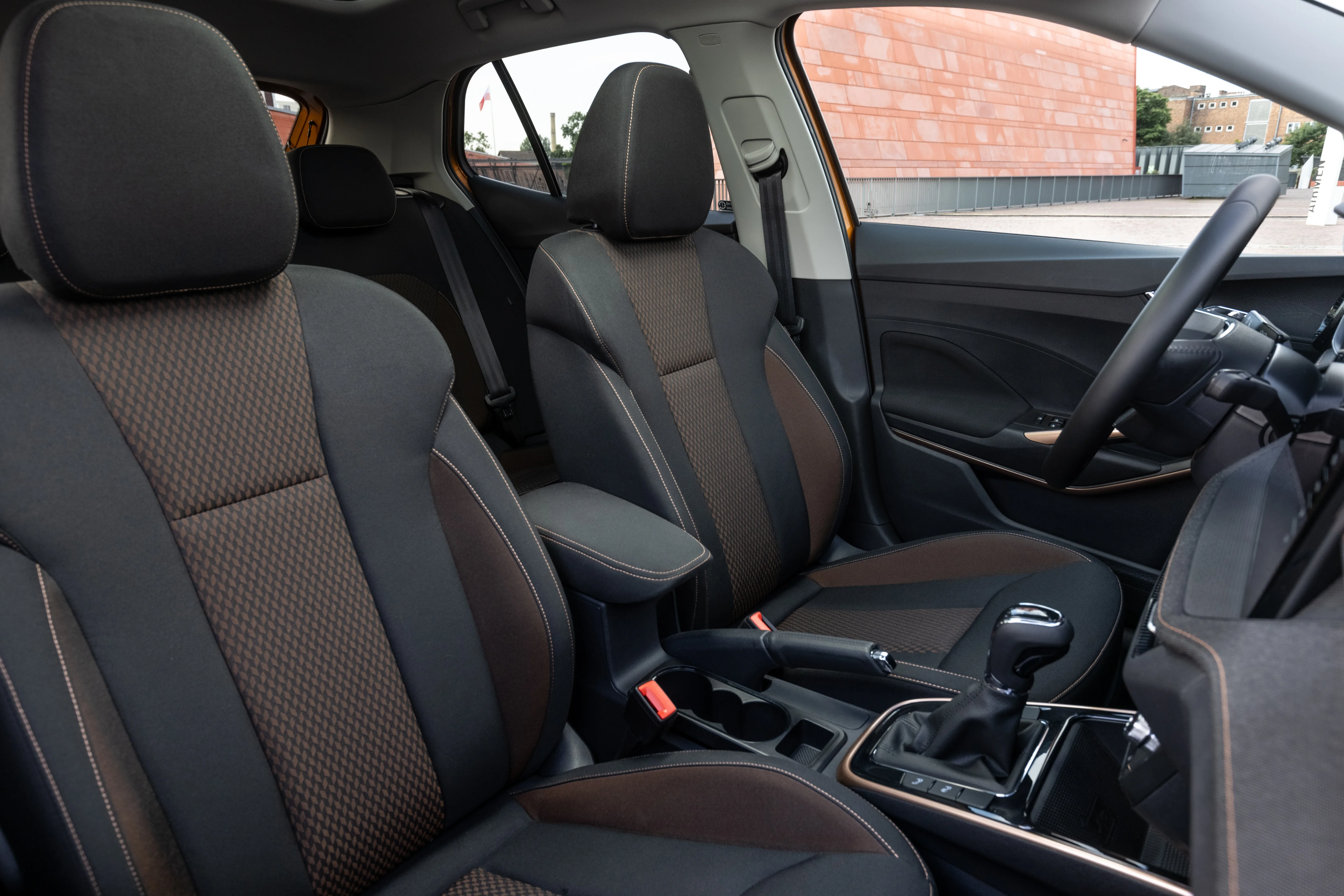 Das Interior des Fabia: gemütliche Sitze in Schwarz und Braun