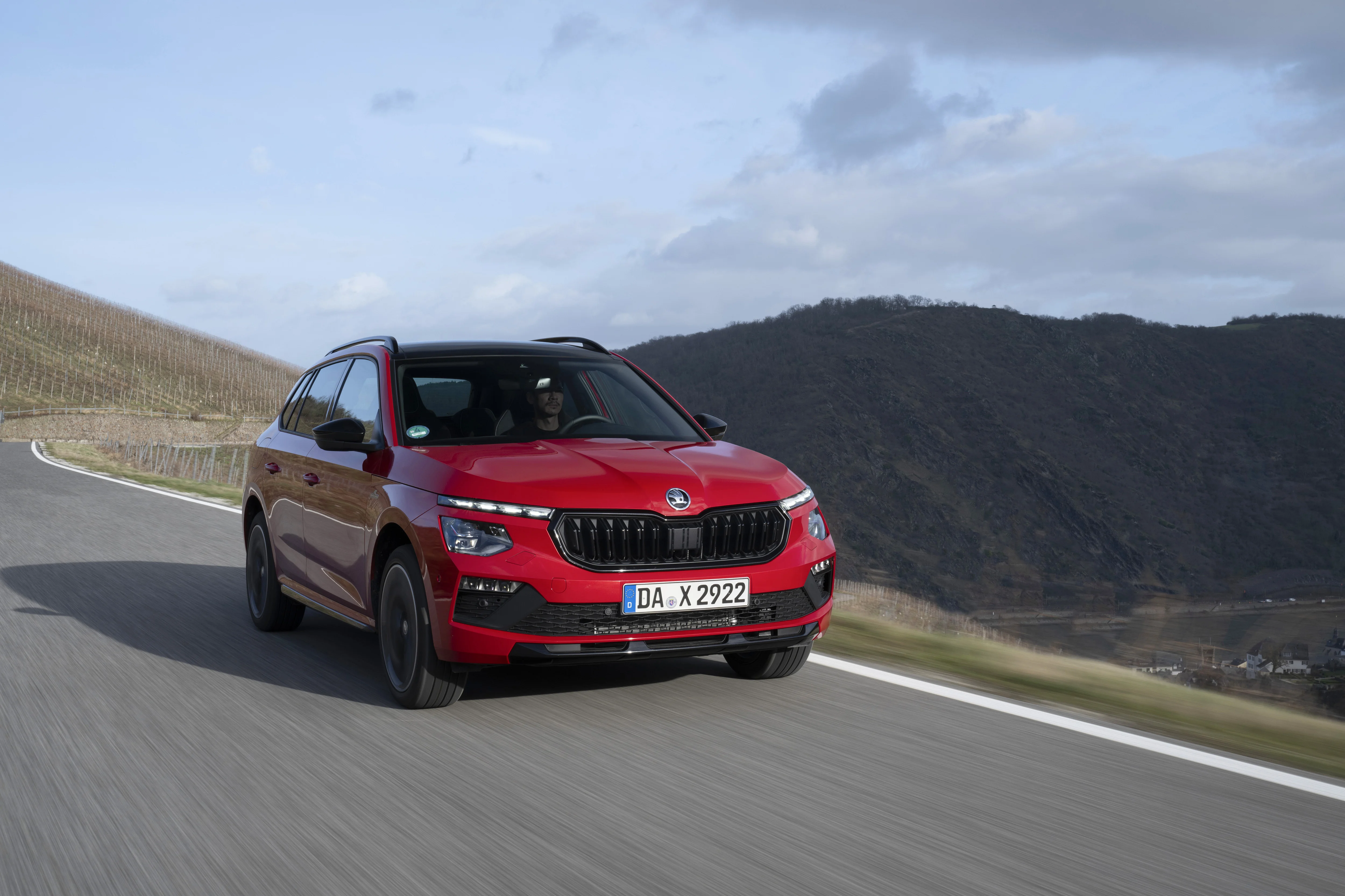 Dynamische Fahraufnahme des Skoda Kamig Monte Carlo