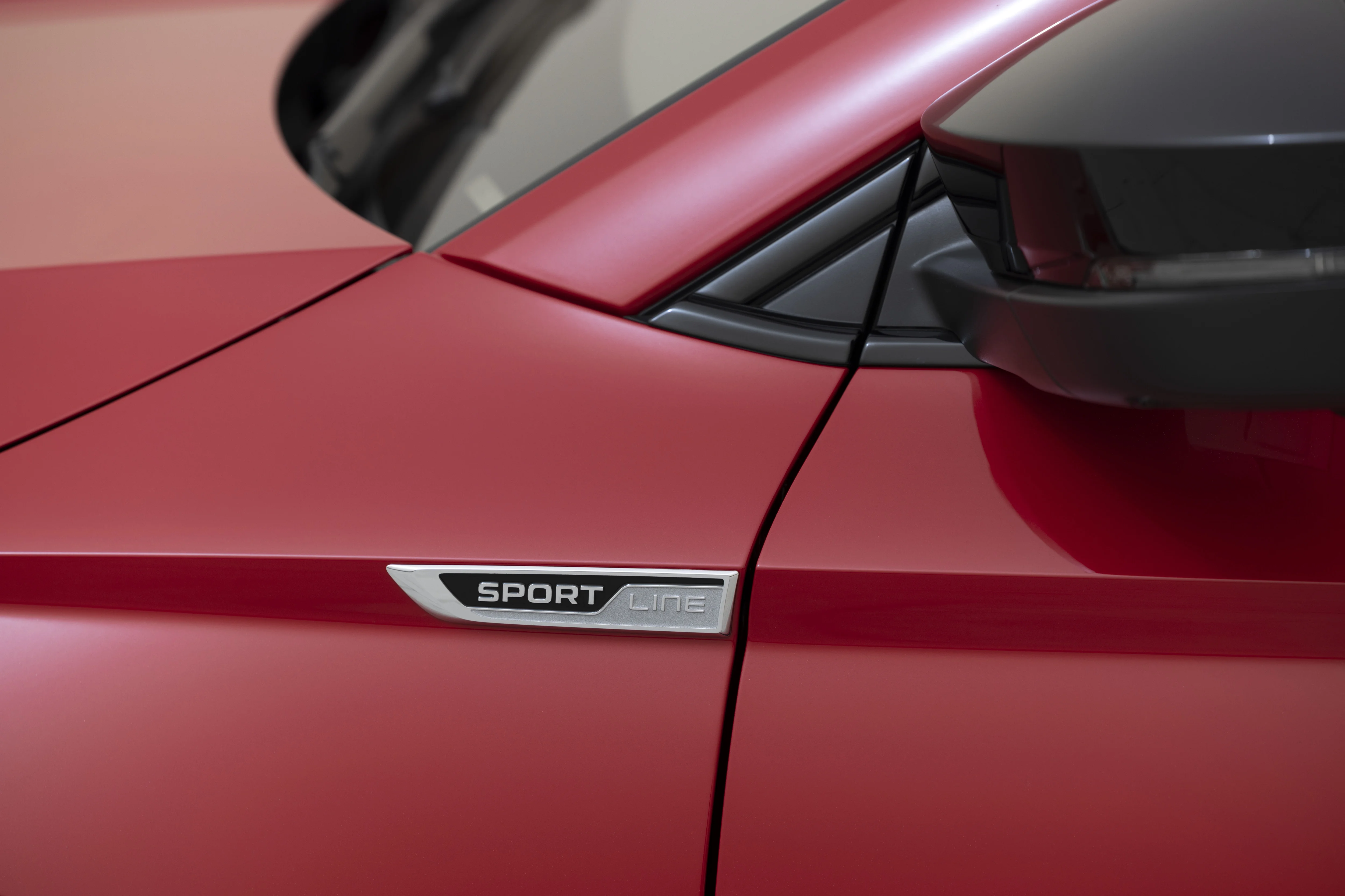 Sportline Emblem an der Seite des Fahrzeugs