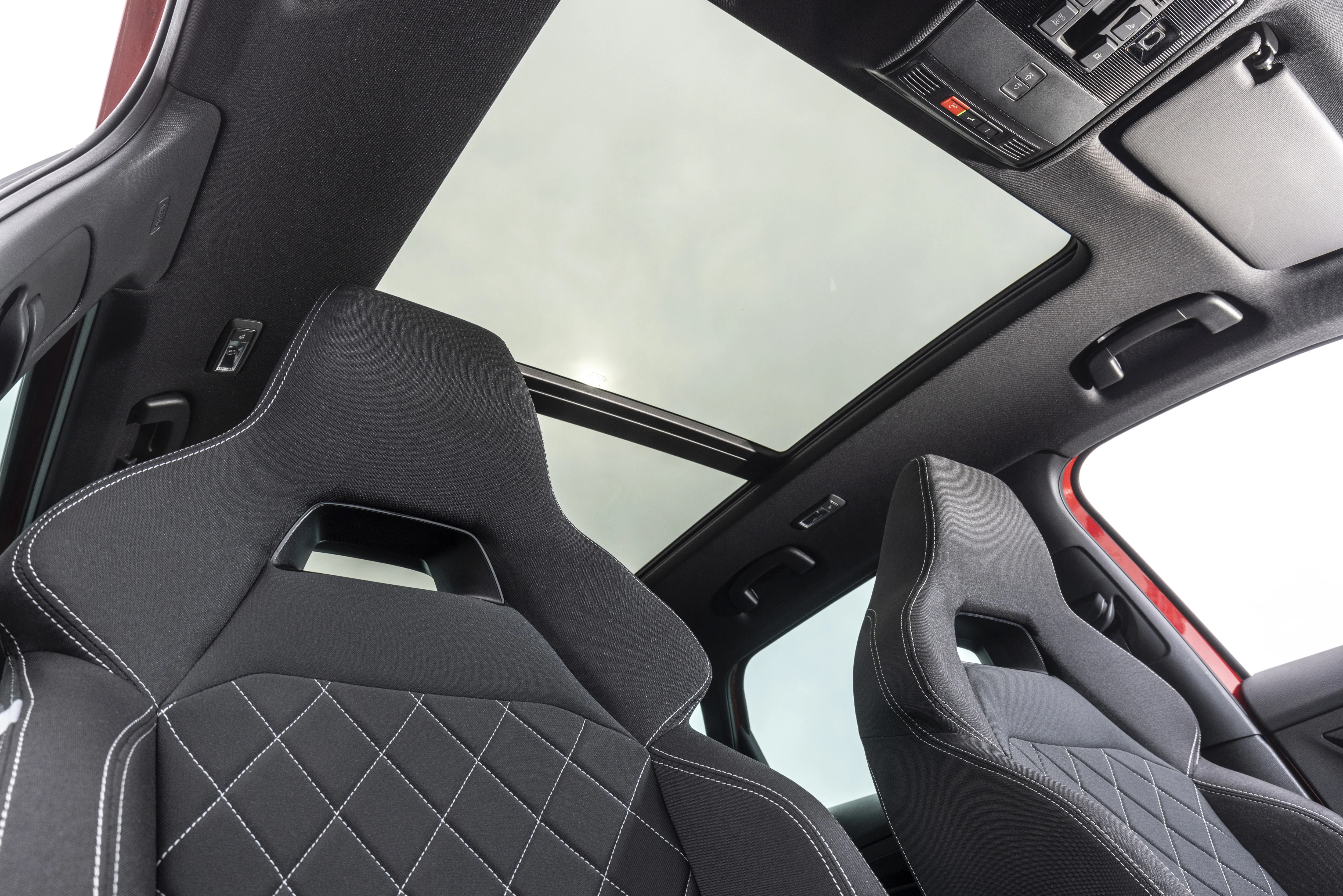 Sportsitze und Panoramadach im Skoda Karoq Sportline