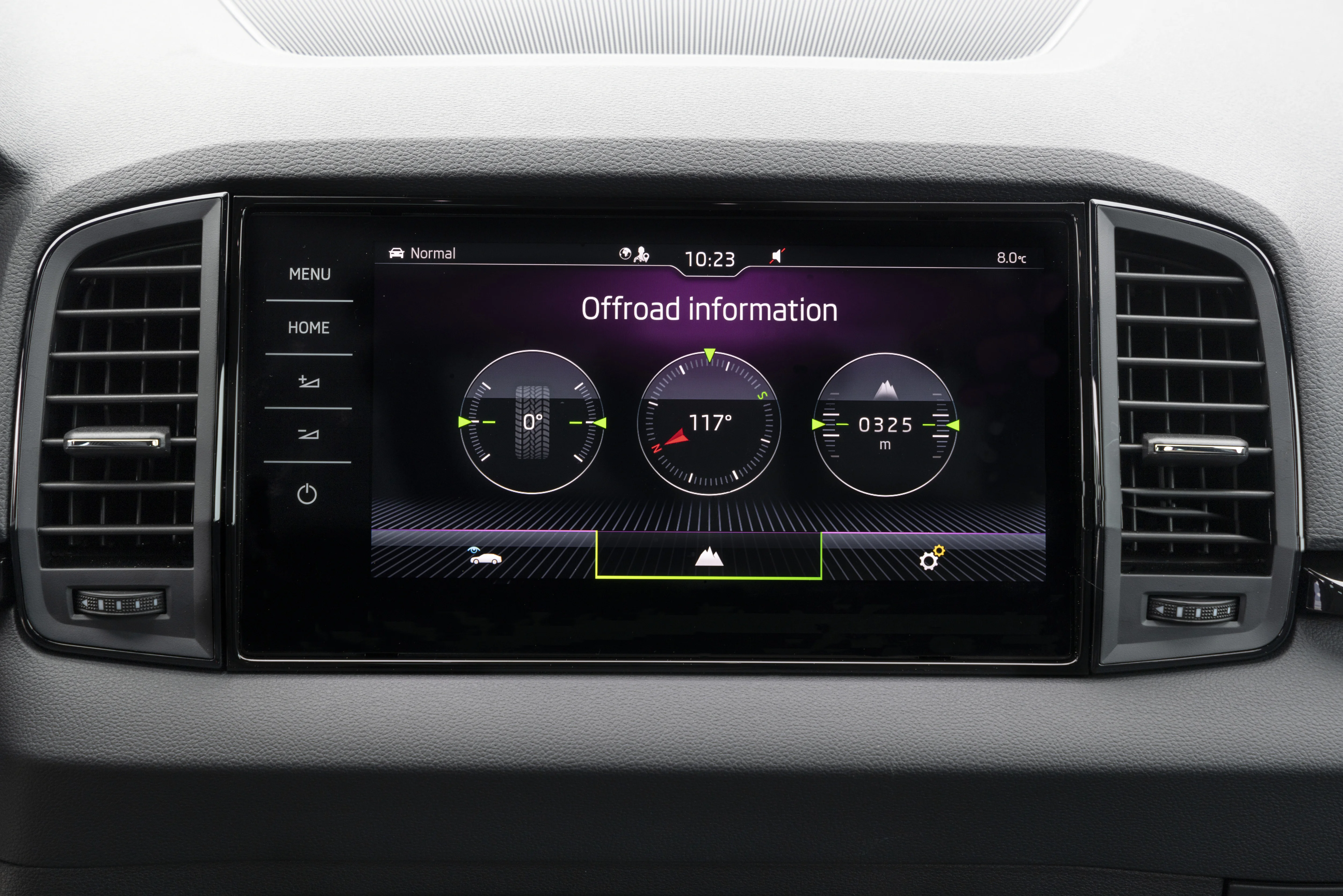 Blick auf das Infotainment Display im Karog: Off Road Informationen