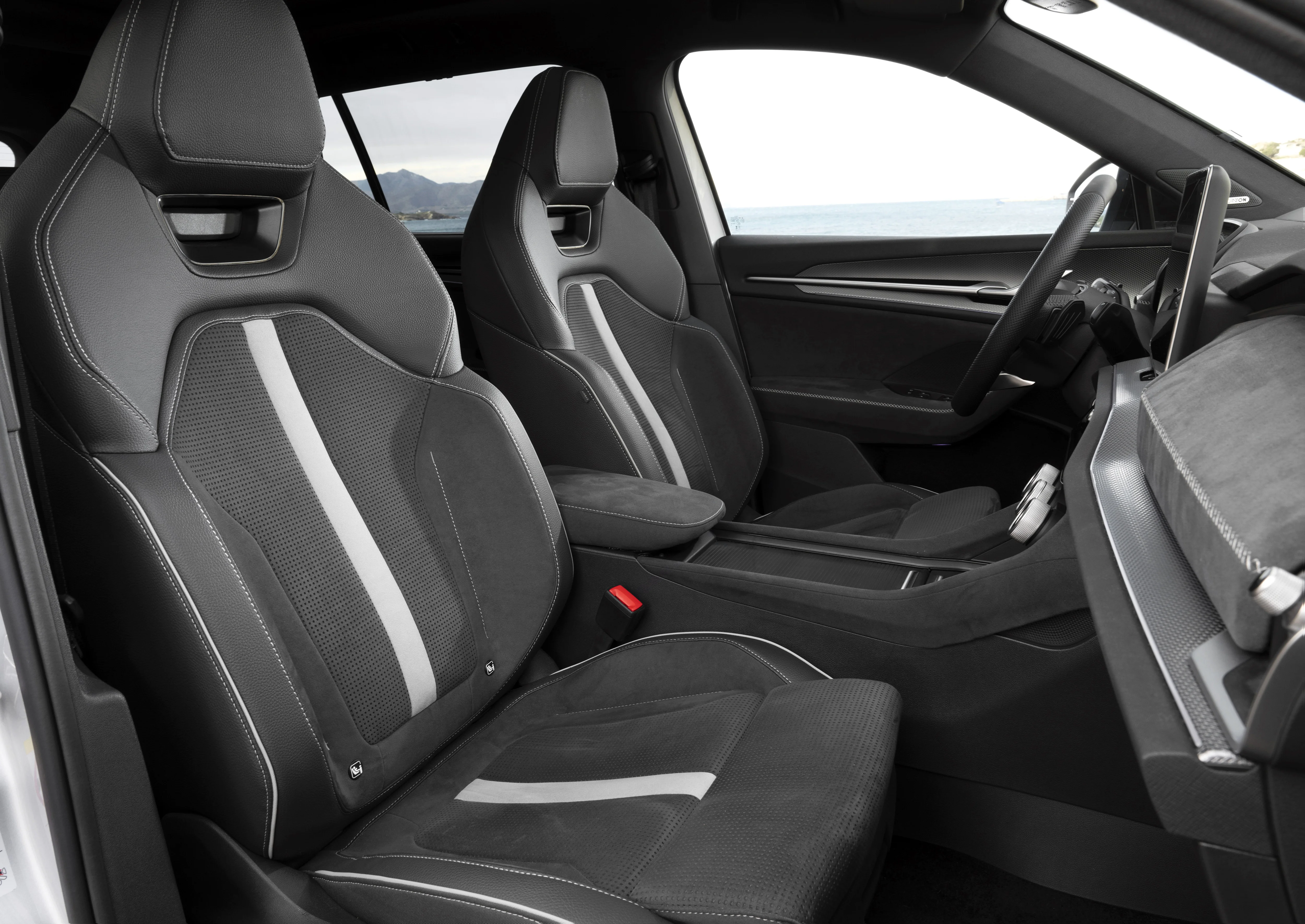 Blick in das Interior: Sportsitze im Skoda Kodiag Sportline