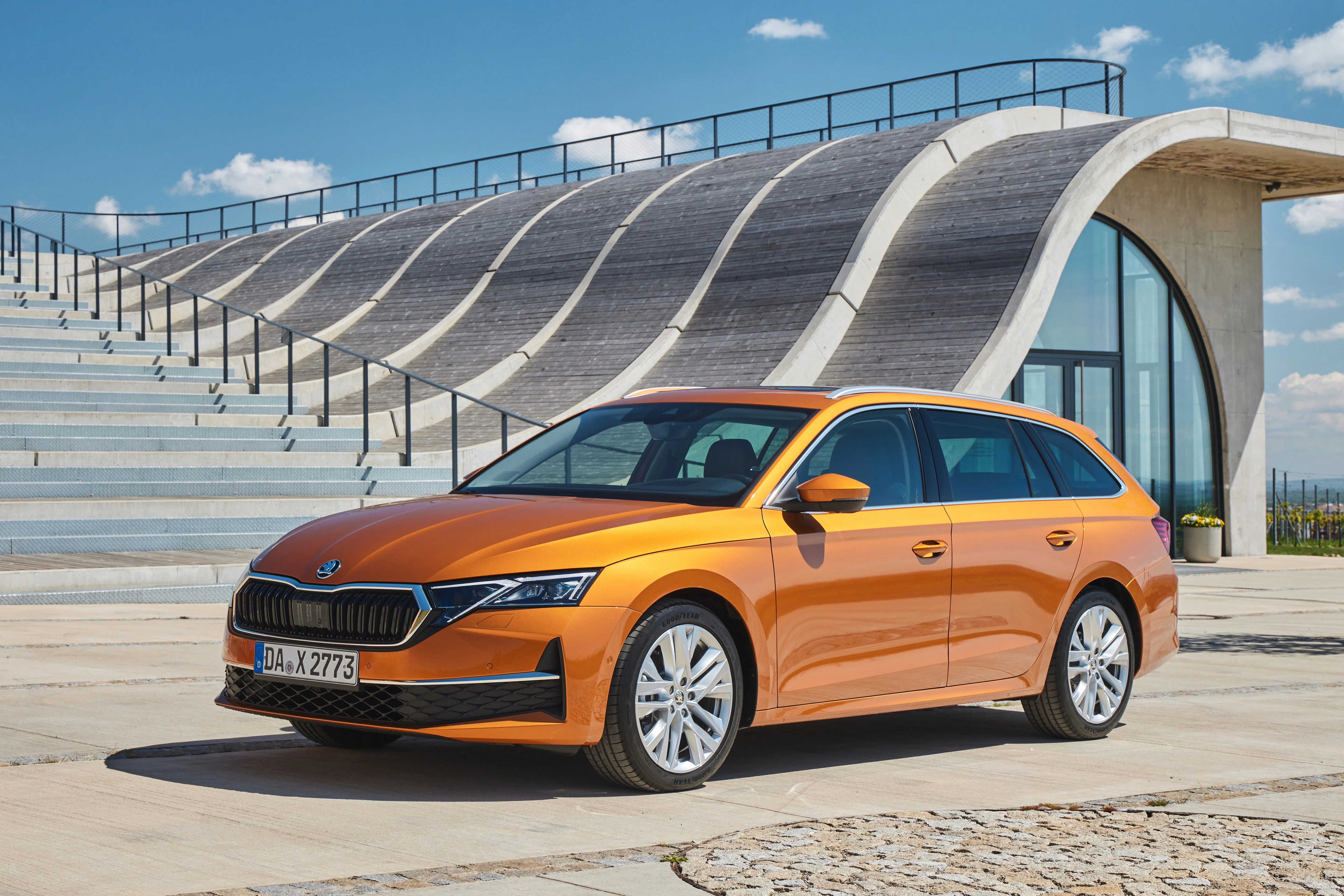 Das Exterior des Skoda Oktavia Combi in der Lackierung Phoenix Orange