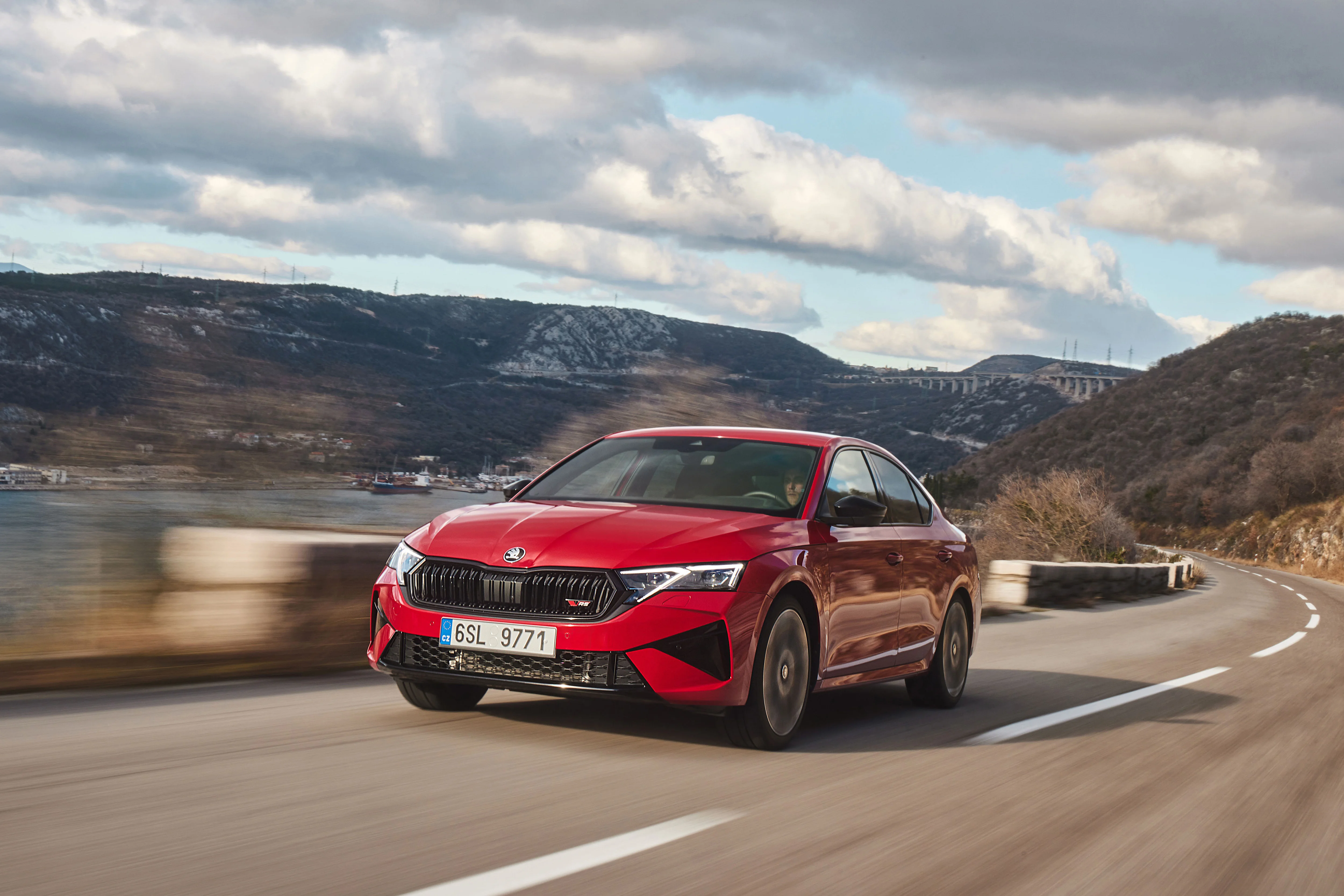 Dynamische Fahraufnahme des Skoda Octavia Rallye Sport