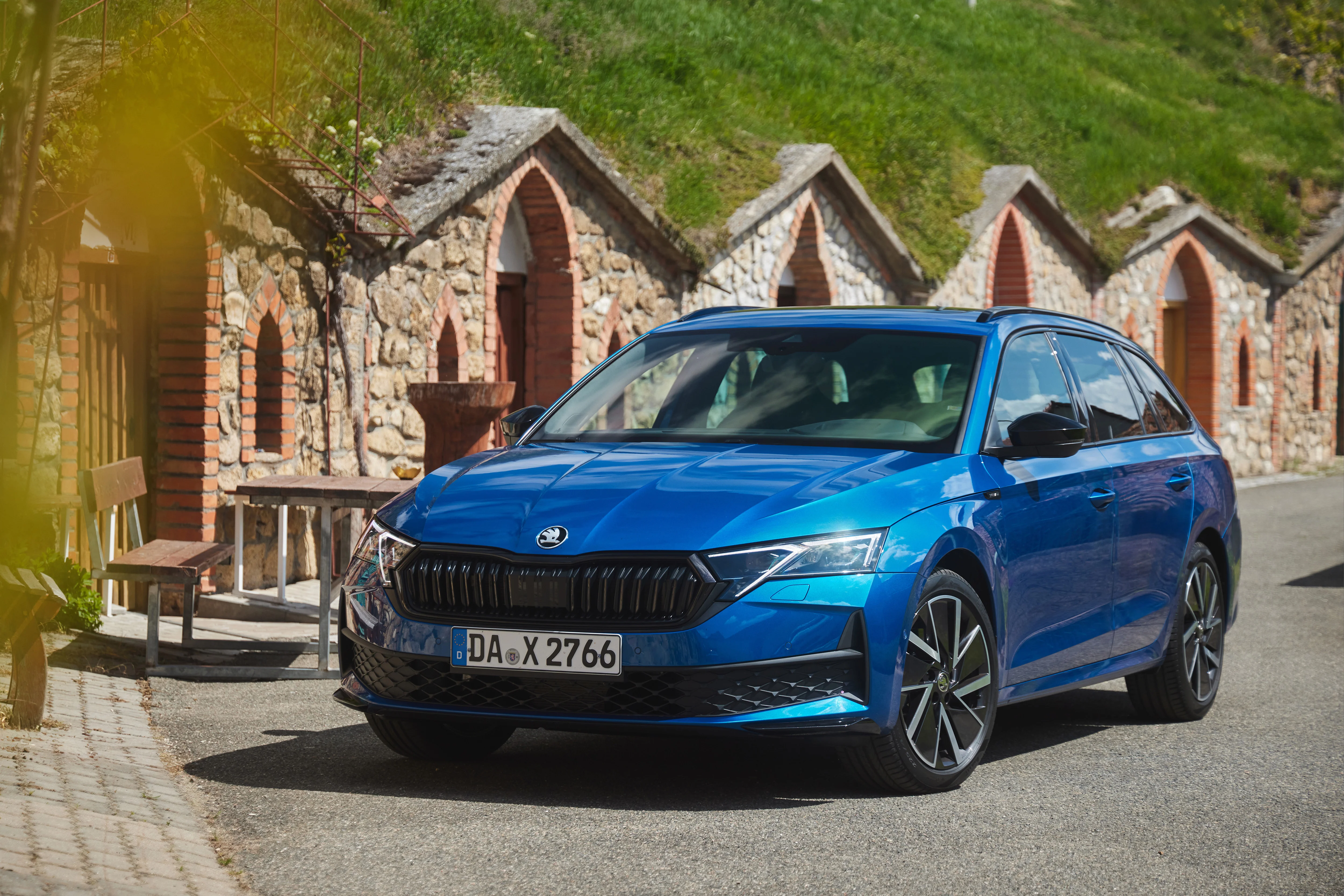 Der Skoda Octavia Combi in der Ausstattungsvariante Sportline in Race-Blau-Metallic Lackierung