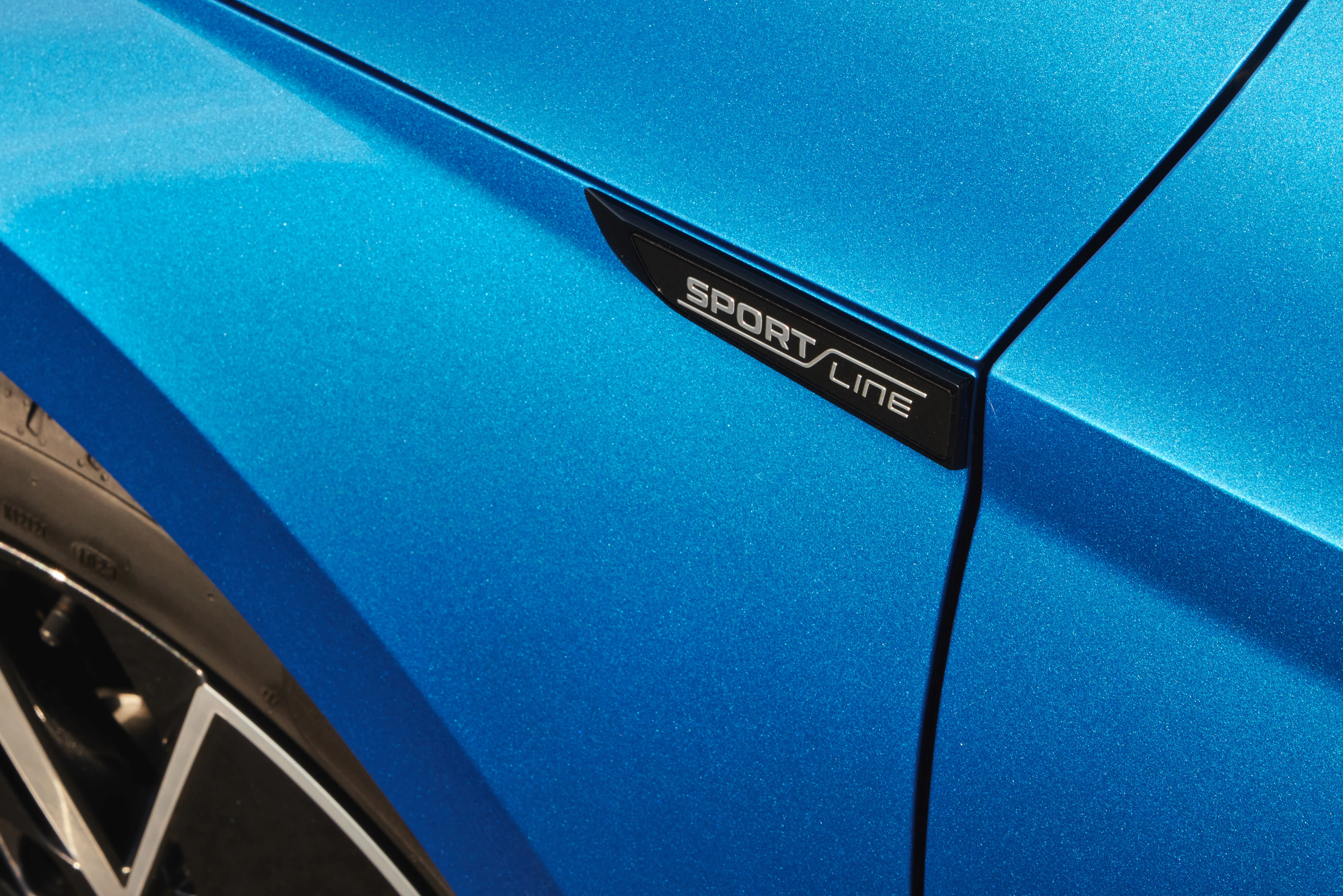 Sportline Emblem an der Seite des Skoda Octavia Sportline Kombi