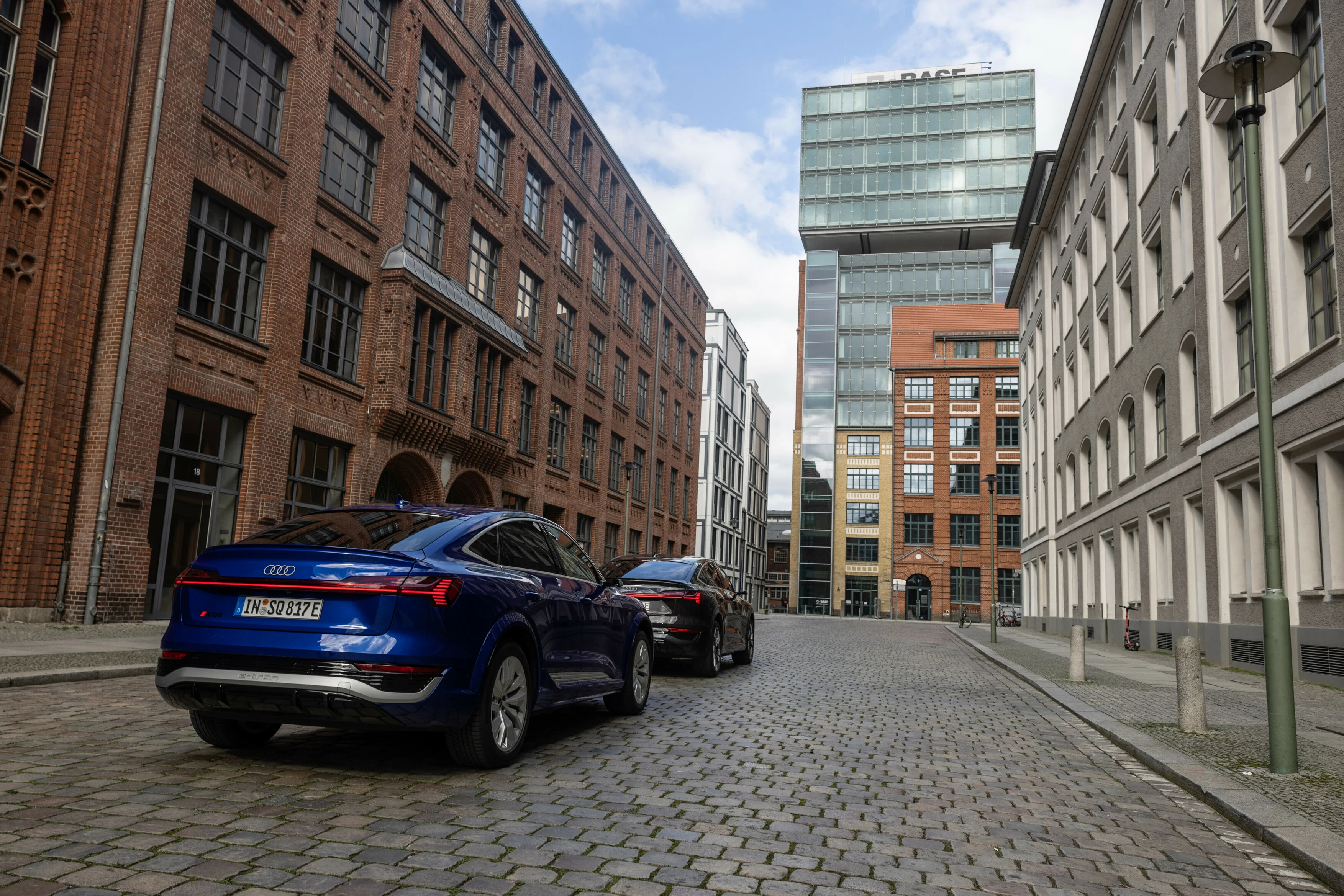 Sportlich und nachhaltig: der Q8 e-tron auf der Straße