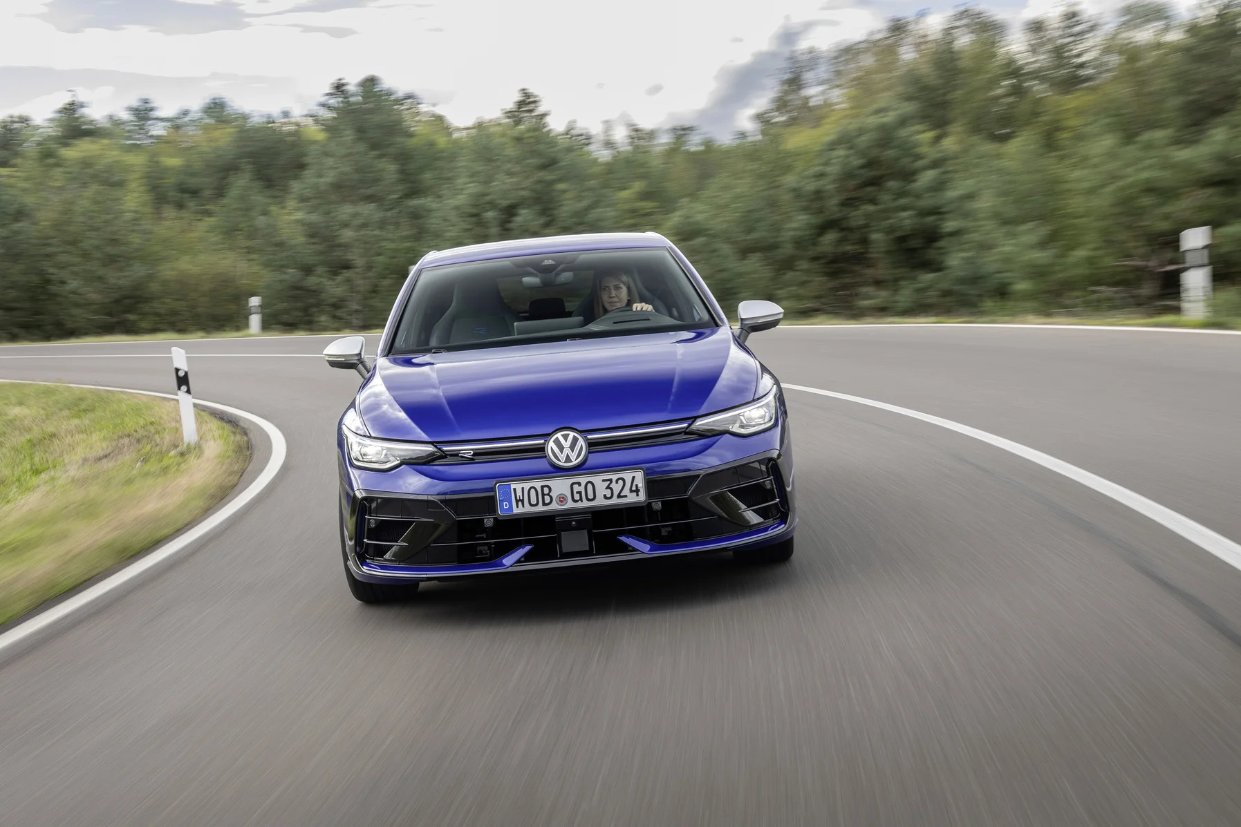 Der VW Golf auf der Straße - dymanisch und sportlich.