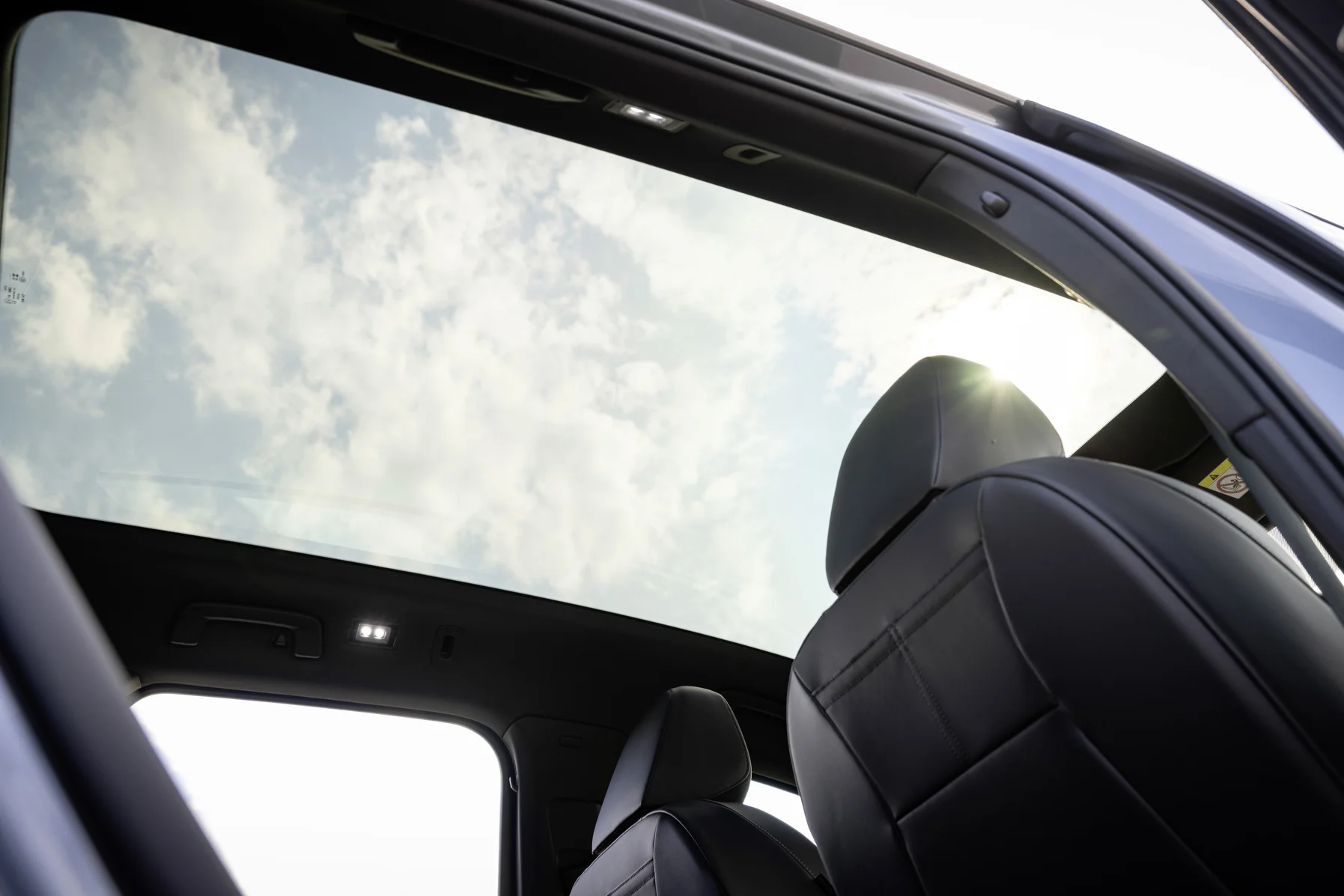 Panorama-Glasdach im Volkswagen ID-7 Tourer