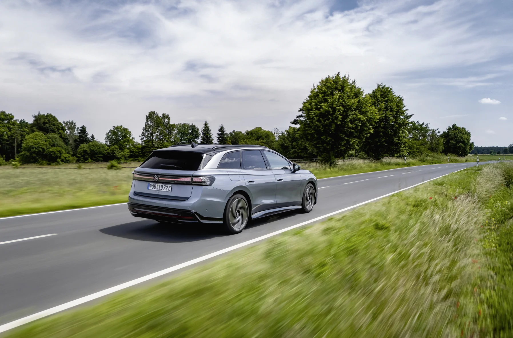 Heckansicht des Volkswagen ID7 in der Variante Tourer